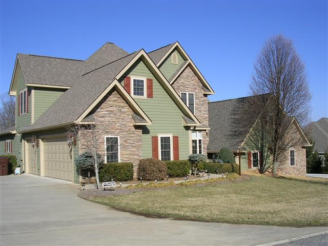 A picture of the property located at 3 ROUND ROBIN LN, MILLS RIVER NC 28759.