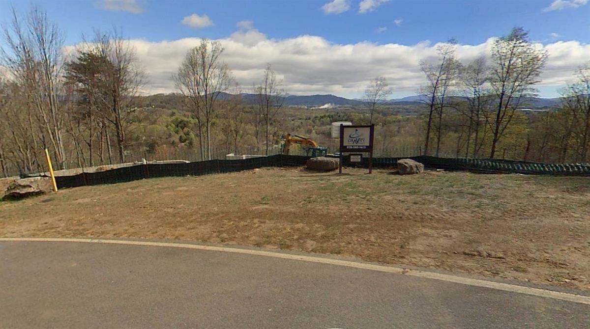 A picture of the property located at 16 RIDGE PINE TRL, ARDEN NC 28704.