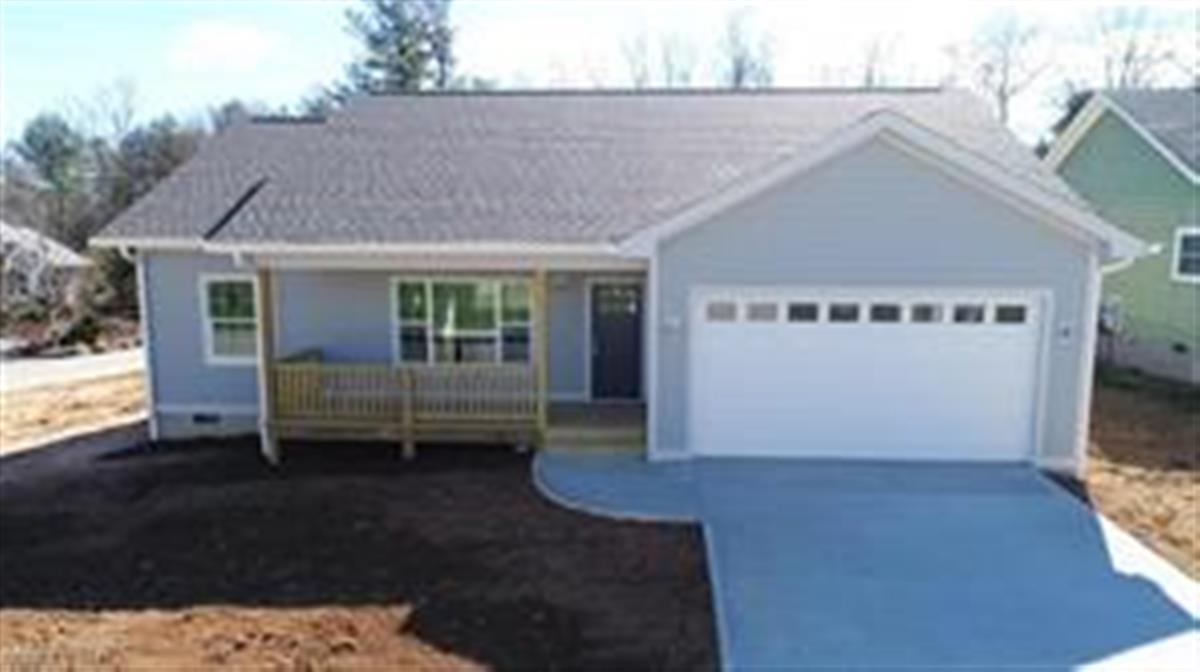 A picture of the property located at 4 FARTHINGS DR, ARDEN NC 28704.