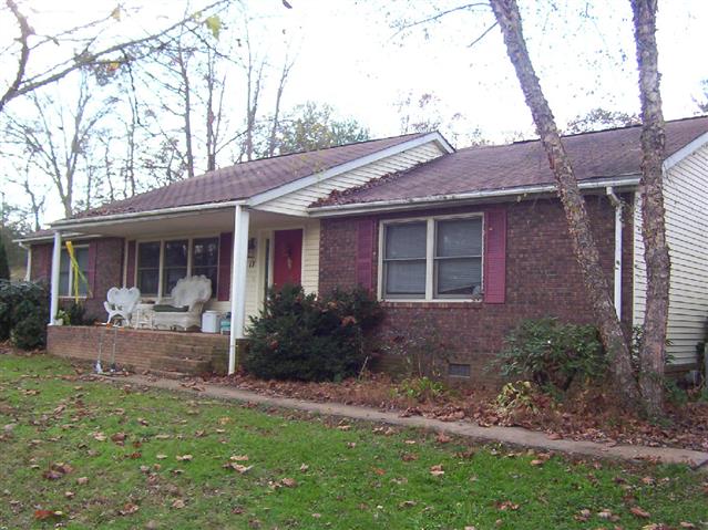 A picture of the property located at 17 BOWLING GREEN DR, ARDEN NC 28704.
