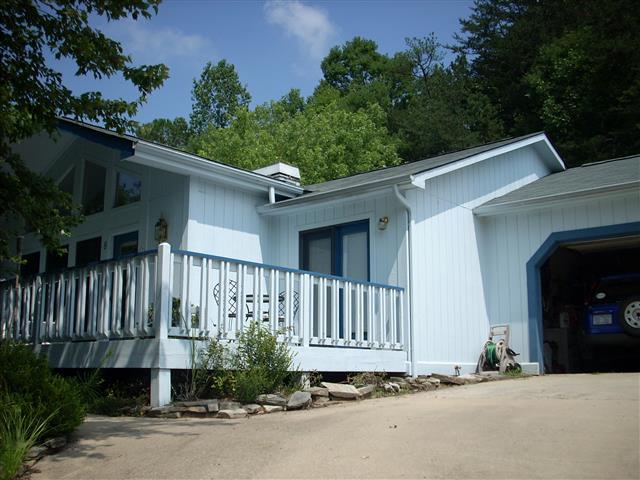 A picture of the property located at 8 PINE RIDGE TRL, ARDEN NC 28704.