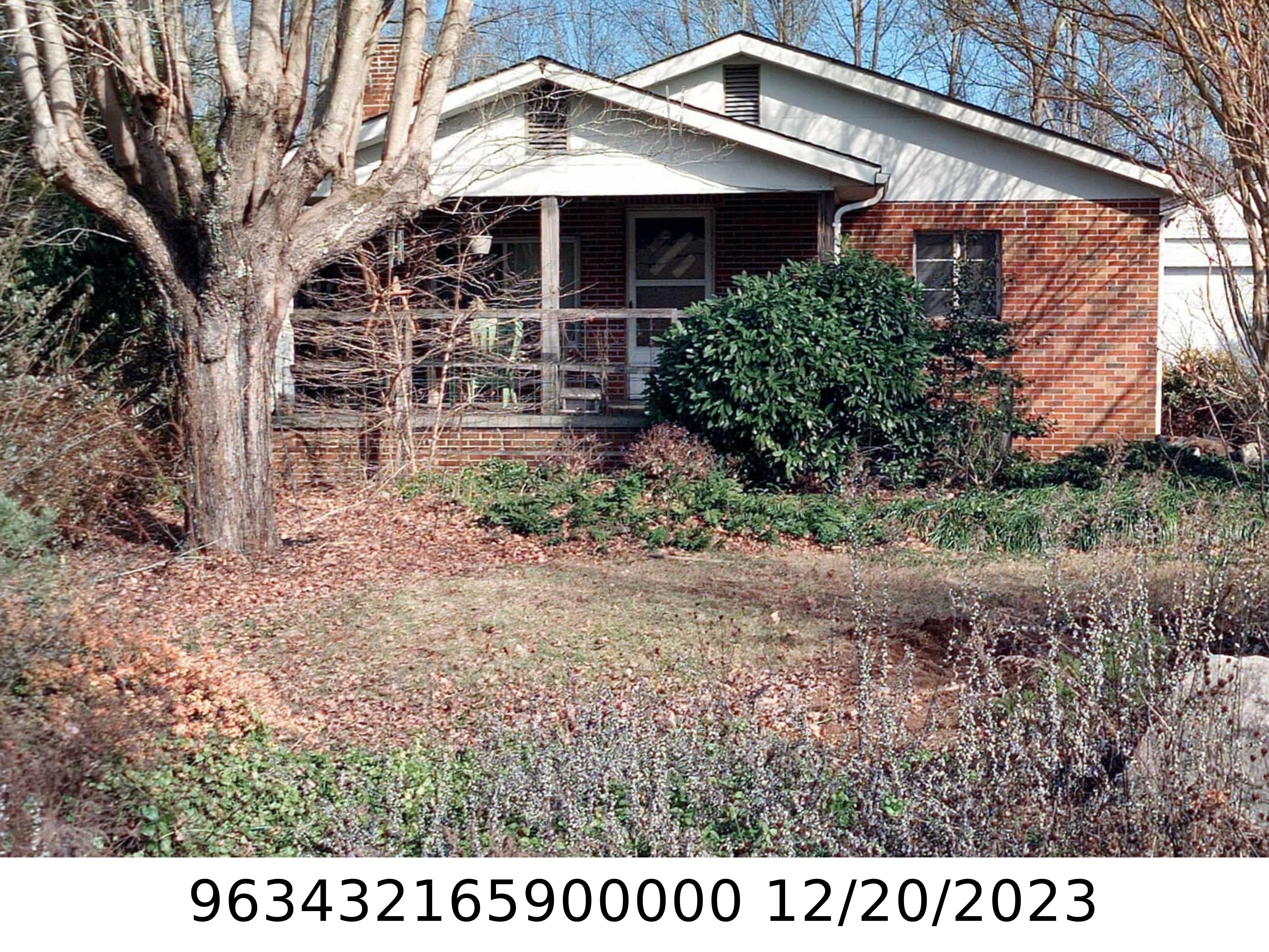 A picture of the property located at 8 OWEN DR, ARDEN NC 28704.