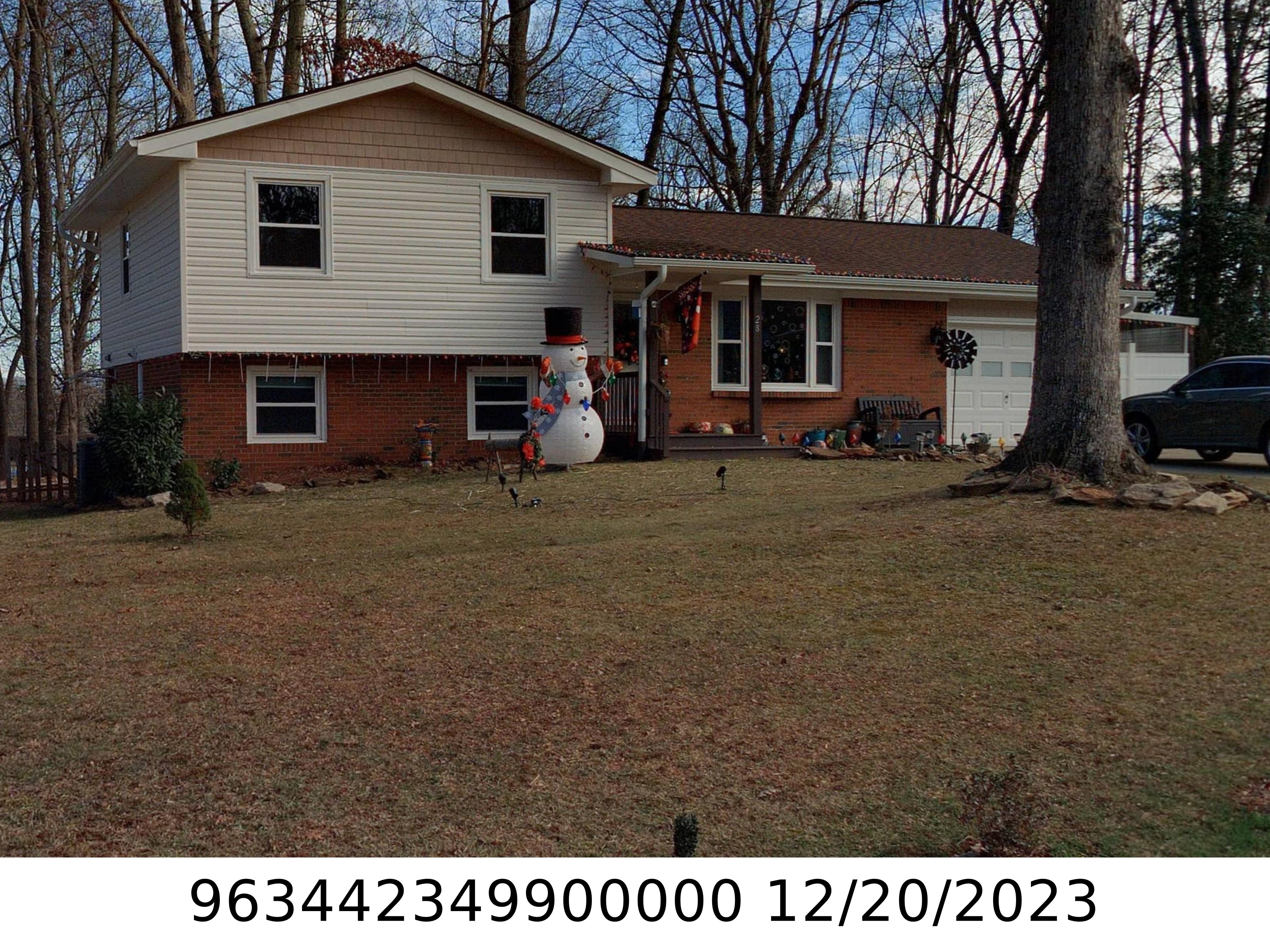 A picture of the property located at 28 LAUREL PARK DR, ARDEN NC 28704.