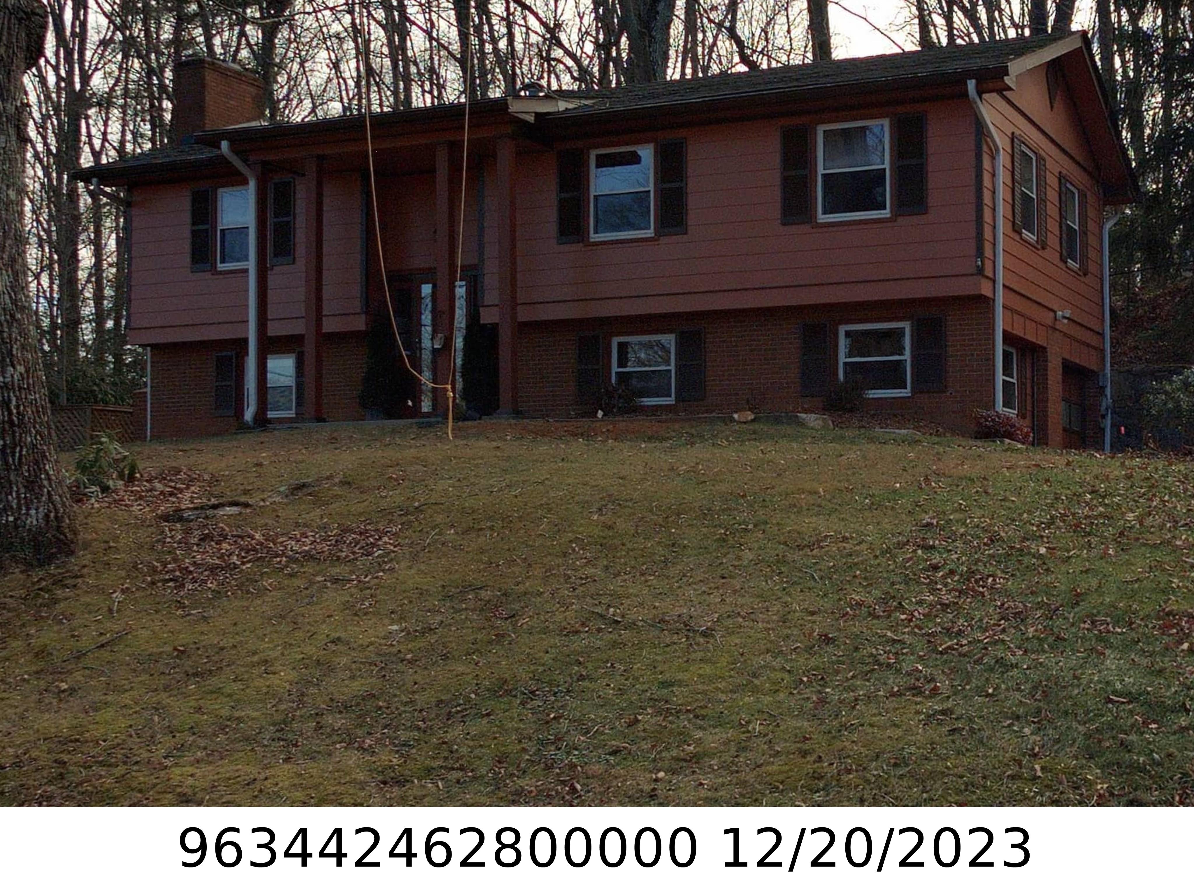 A picture of the property located at 18 LAUREL PARK DR, ARDEN NC 28704.