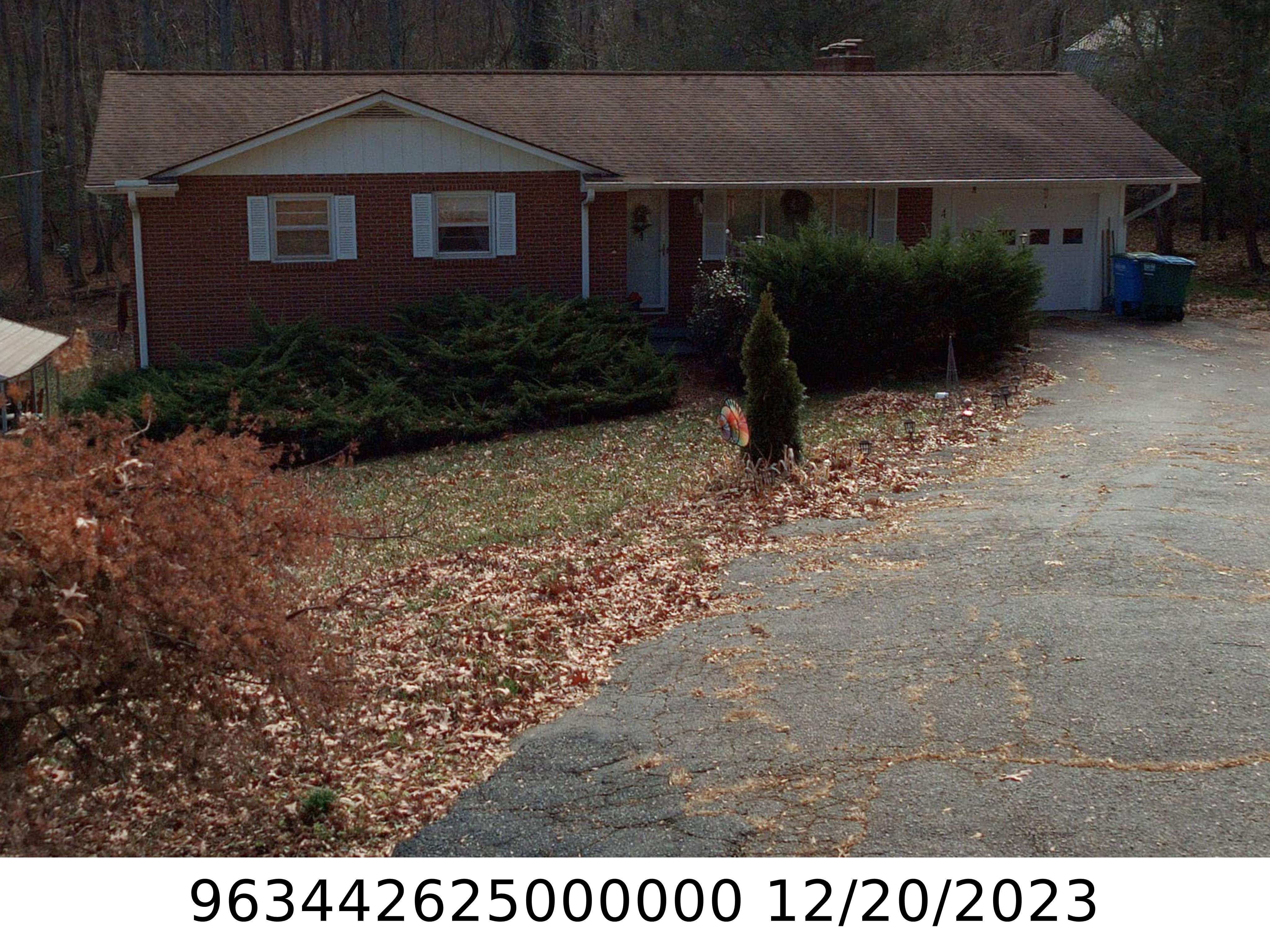 A picture of the property located at 4 HOLLY HILL DR, ARDEN NC 28704.