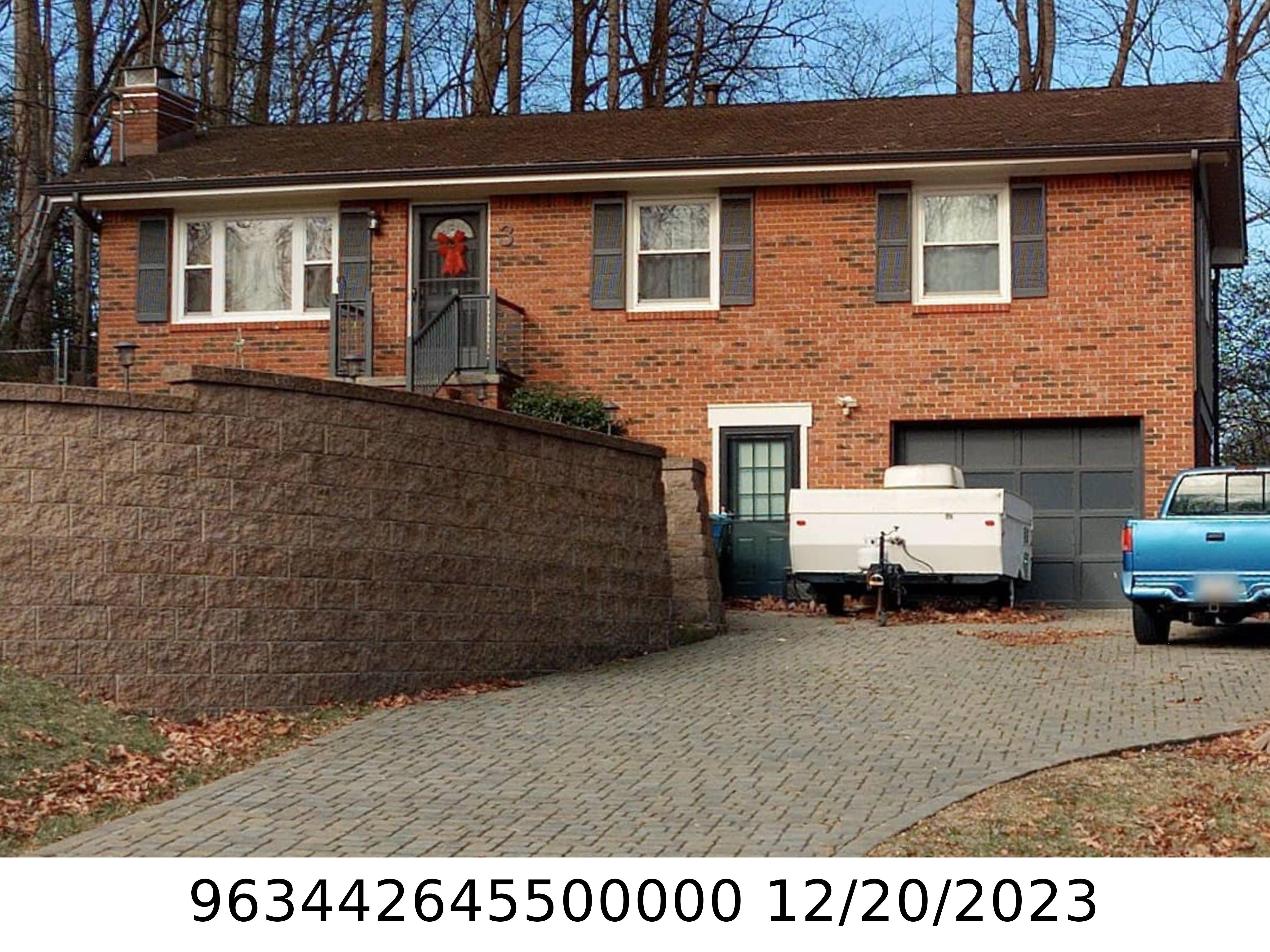 A picture of the property located at 3 HOLLY HILL DR, ARDEN NC 28704.