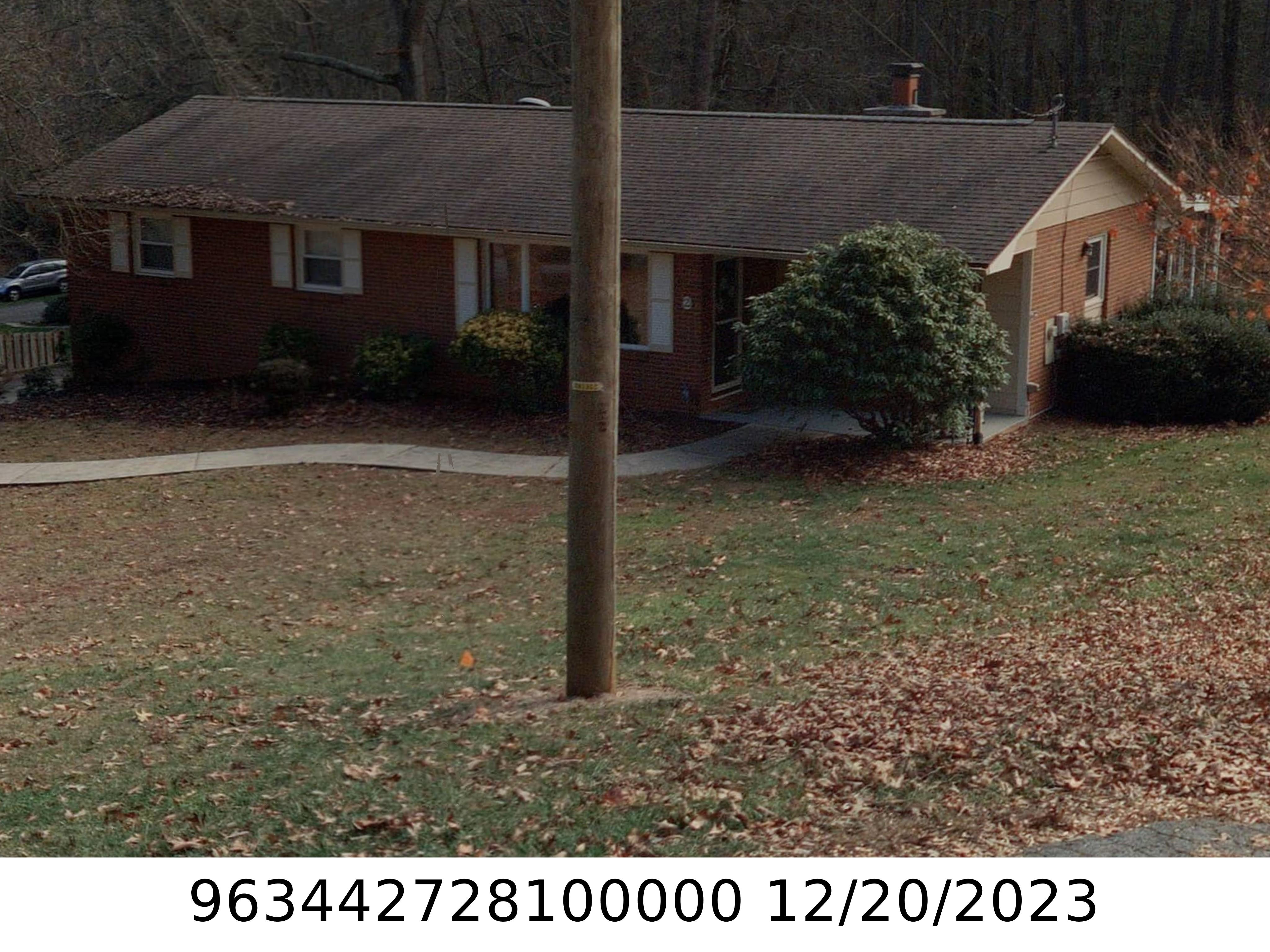 A picture of the property located at 2 HOLLY HILL DR, ARDEN NC 28704.