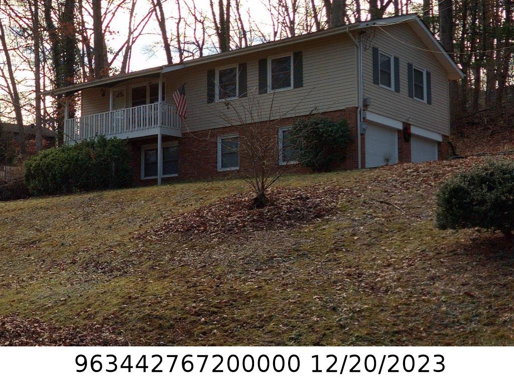 A picture of the property located at 8 LAUREL PARK DR, ARDEN NC 28704.