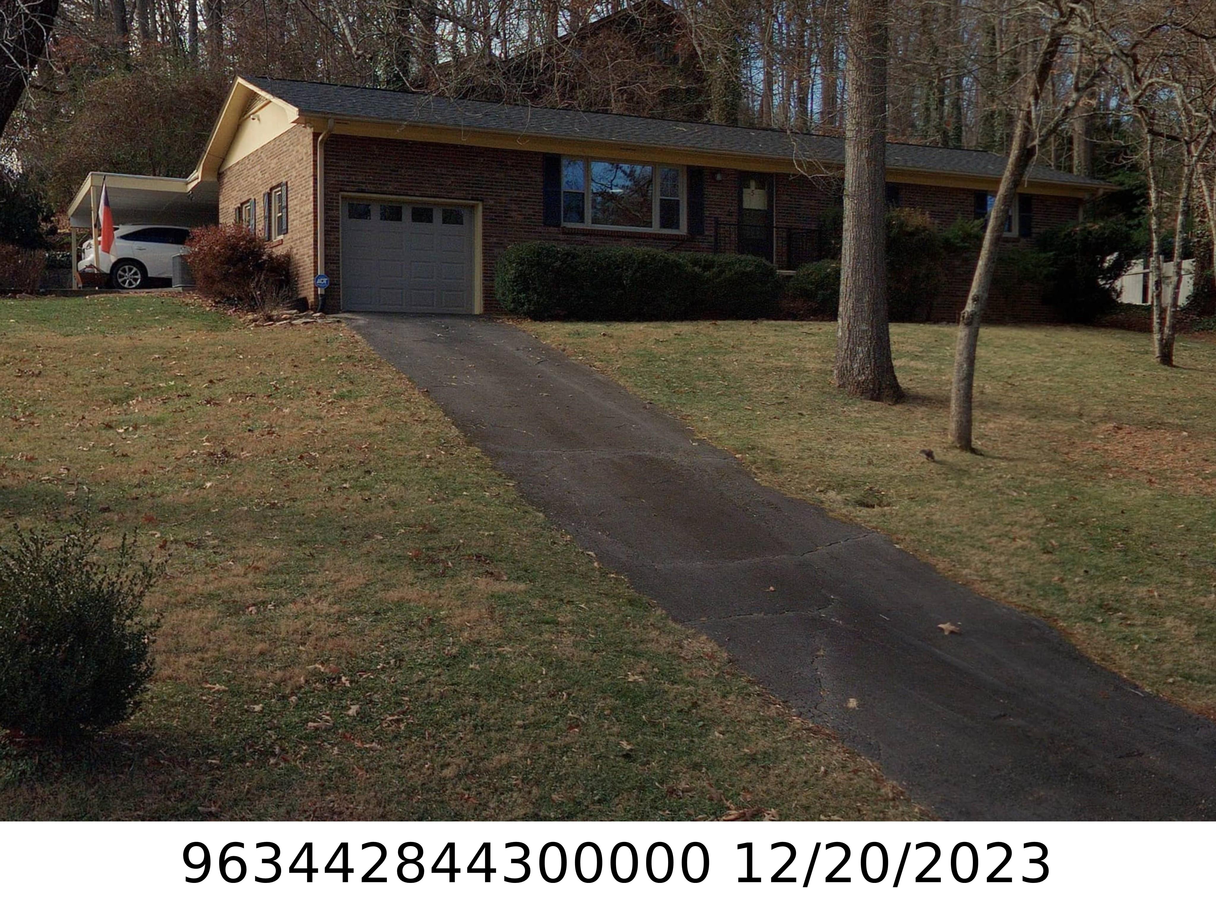A picture of the property located at 5 PARKWOOD DR, ARDEN NC 28704.