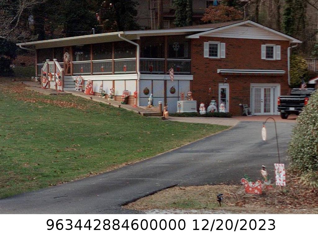 A picture of the property located at 7 LAUREL PARK DR, ARDEN NC 28704.