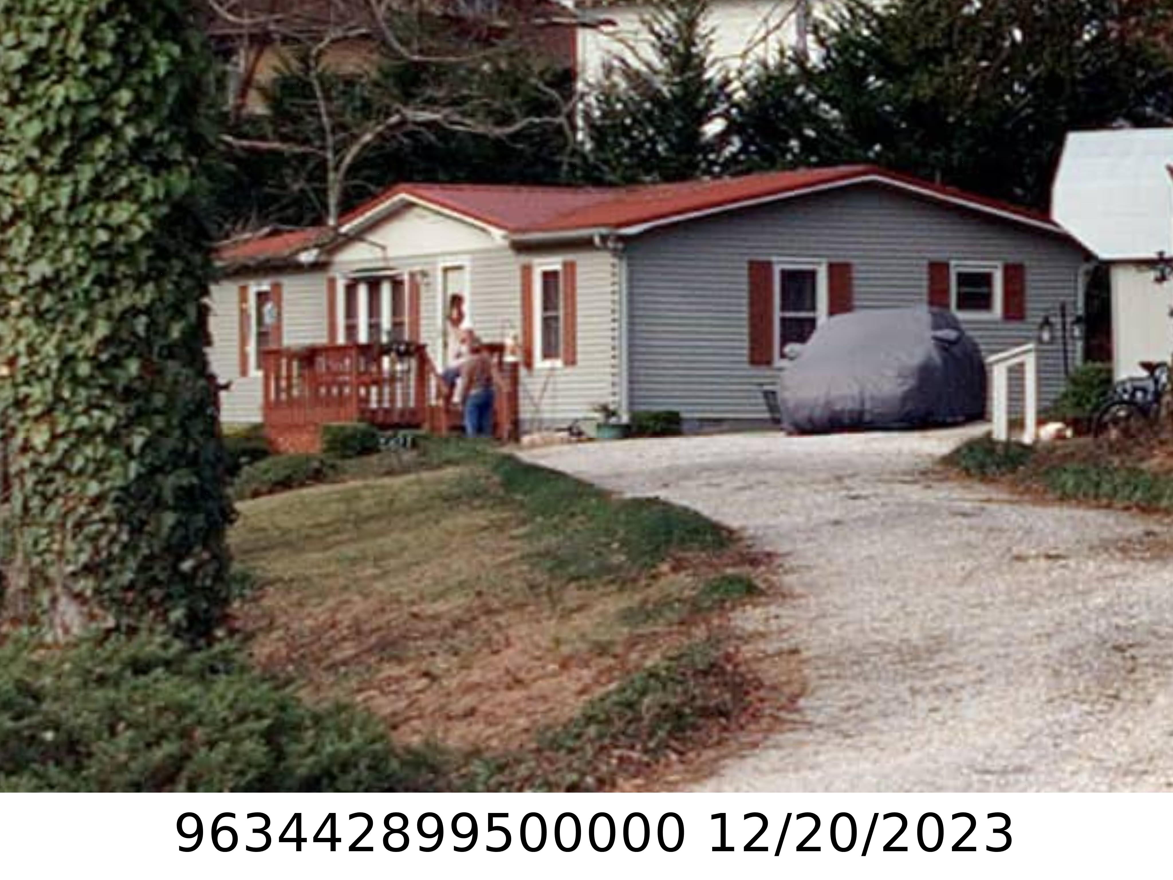 A picture of the property located at 5 LAUREL PARK DR, ARDEN NC 28704.