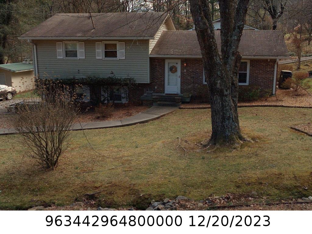 A picture of the property located at 6 LAUREL PARK DR, ARDEN NC 28704.