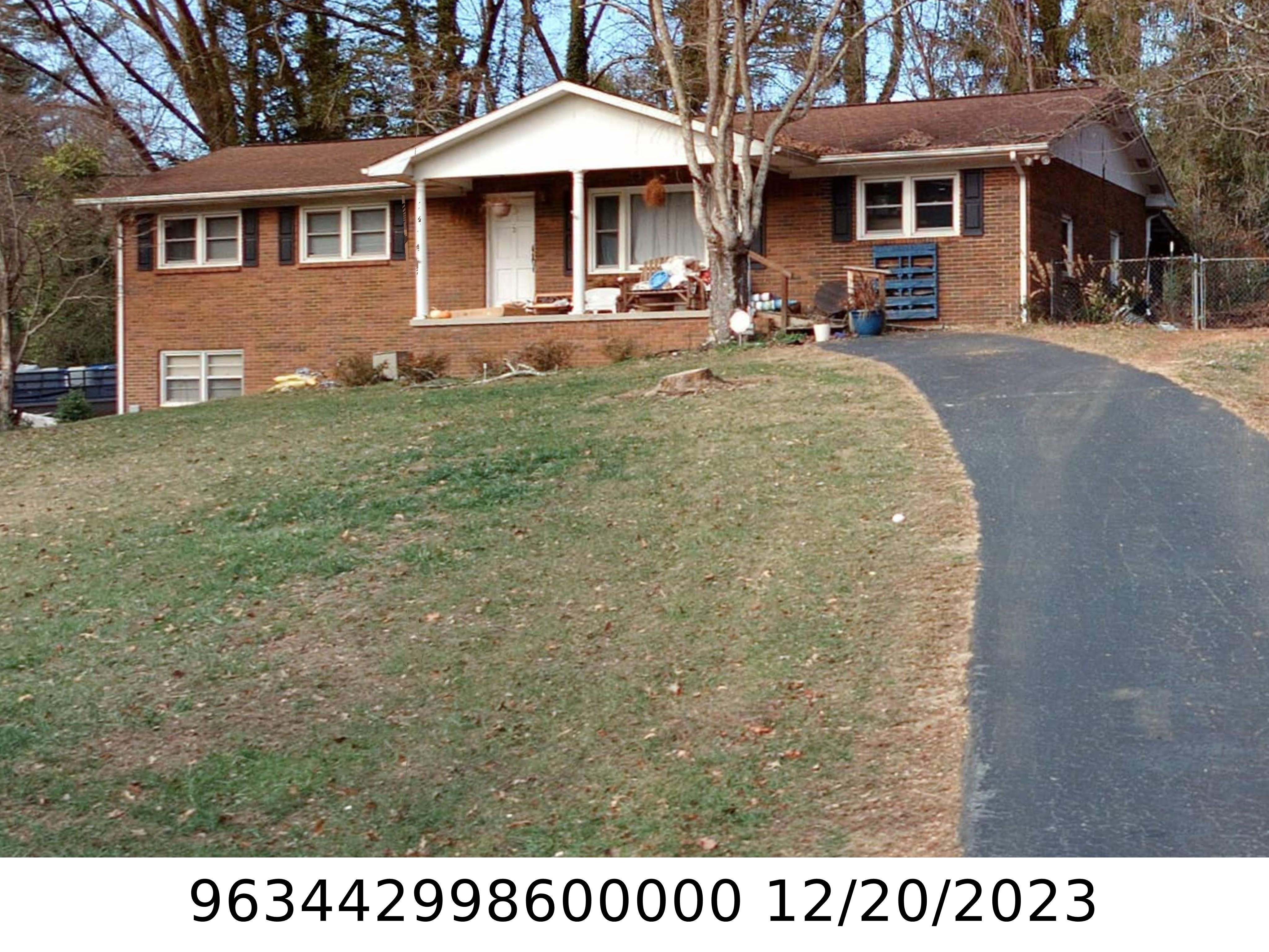 A picture of the property located at 3 LAUREL PARK DR, ARDEN NC 28704.
