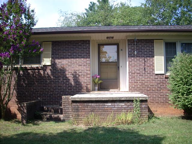 A picture of the property located at 17 FULLAM DR, ARDEN NC 28704.