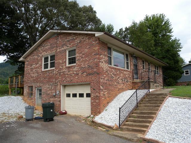 A picture of the property located at 4 COCHRAN DR, ARDEN NC 28704.