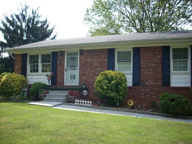 A picture of the property located at 20 FULLAM DR, ARDEN NC 28704.
