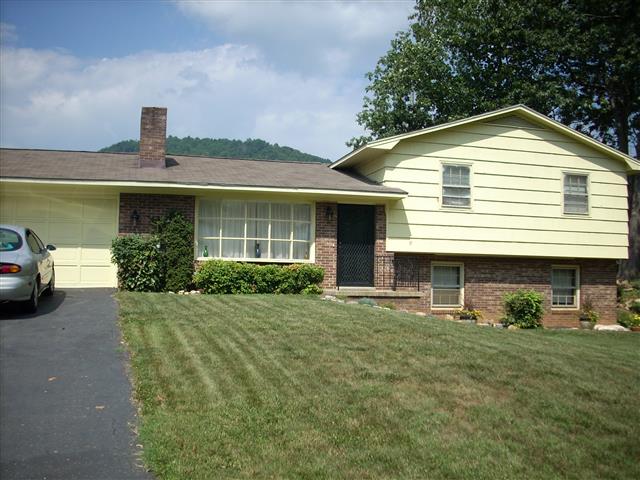 A picture of the property located at 10 COCHRAN DR, ARDEN NC 28704.