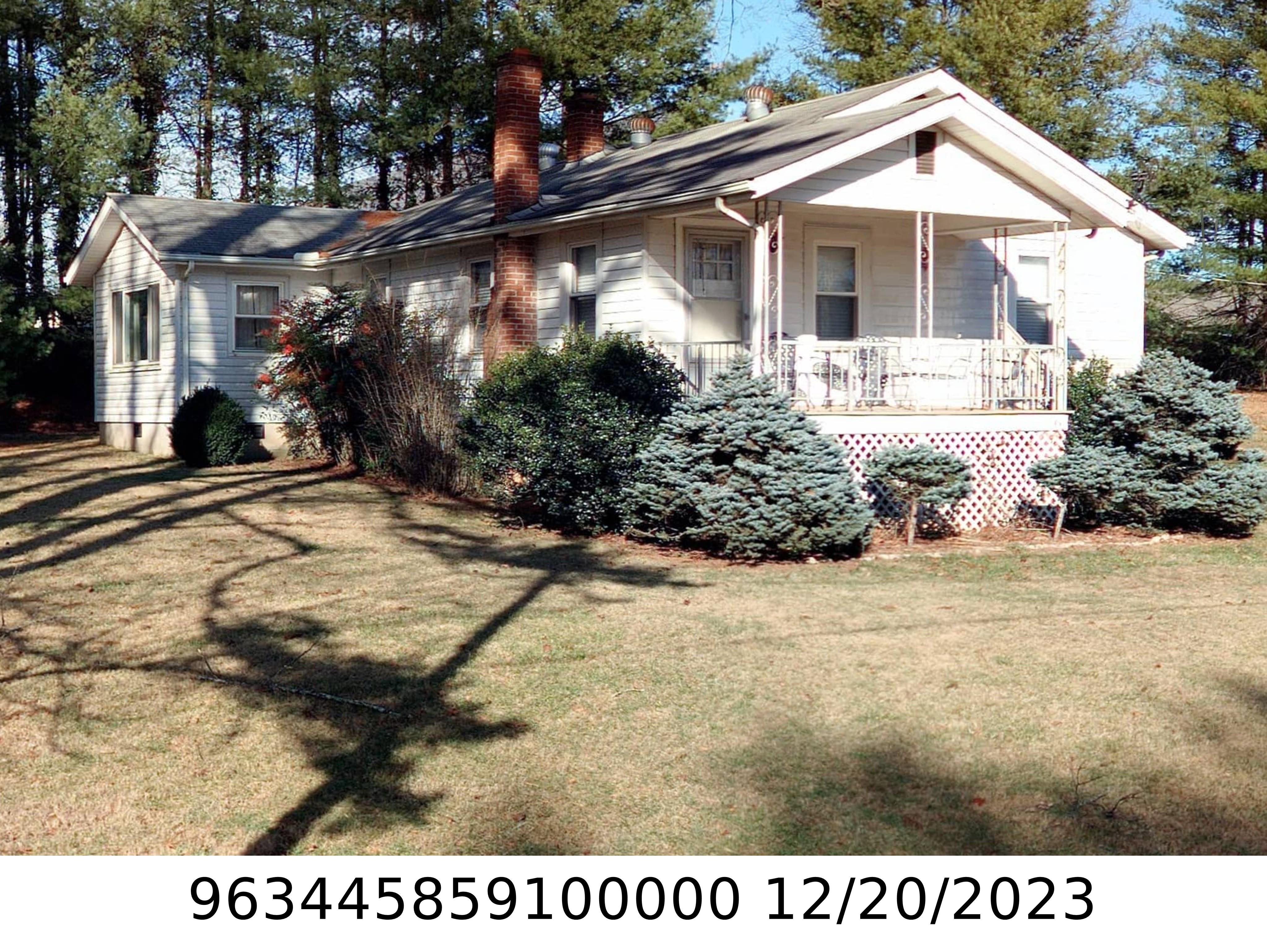 A picture of the property located at 8 GAGE DR, ARDEN NC 28704.
