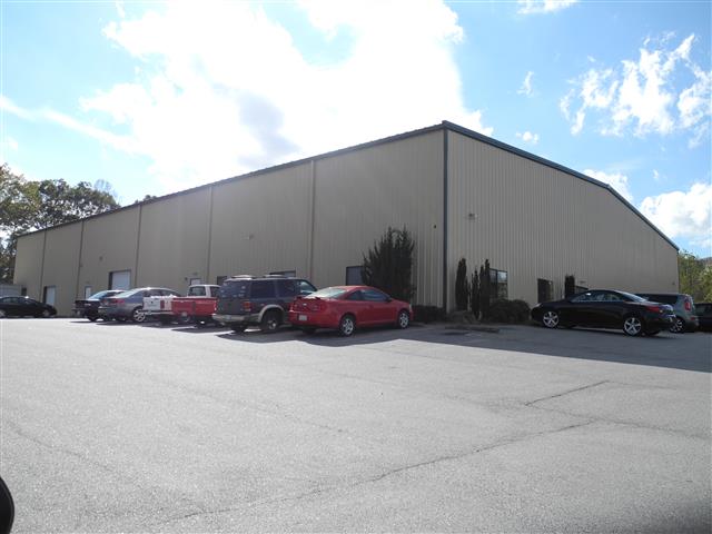 A picture of the property located at 16 CELTIC DR, ARDEN NC 28704.