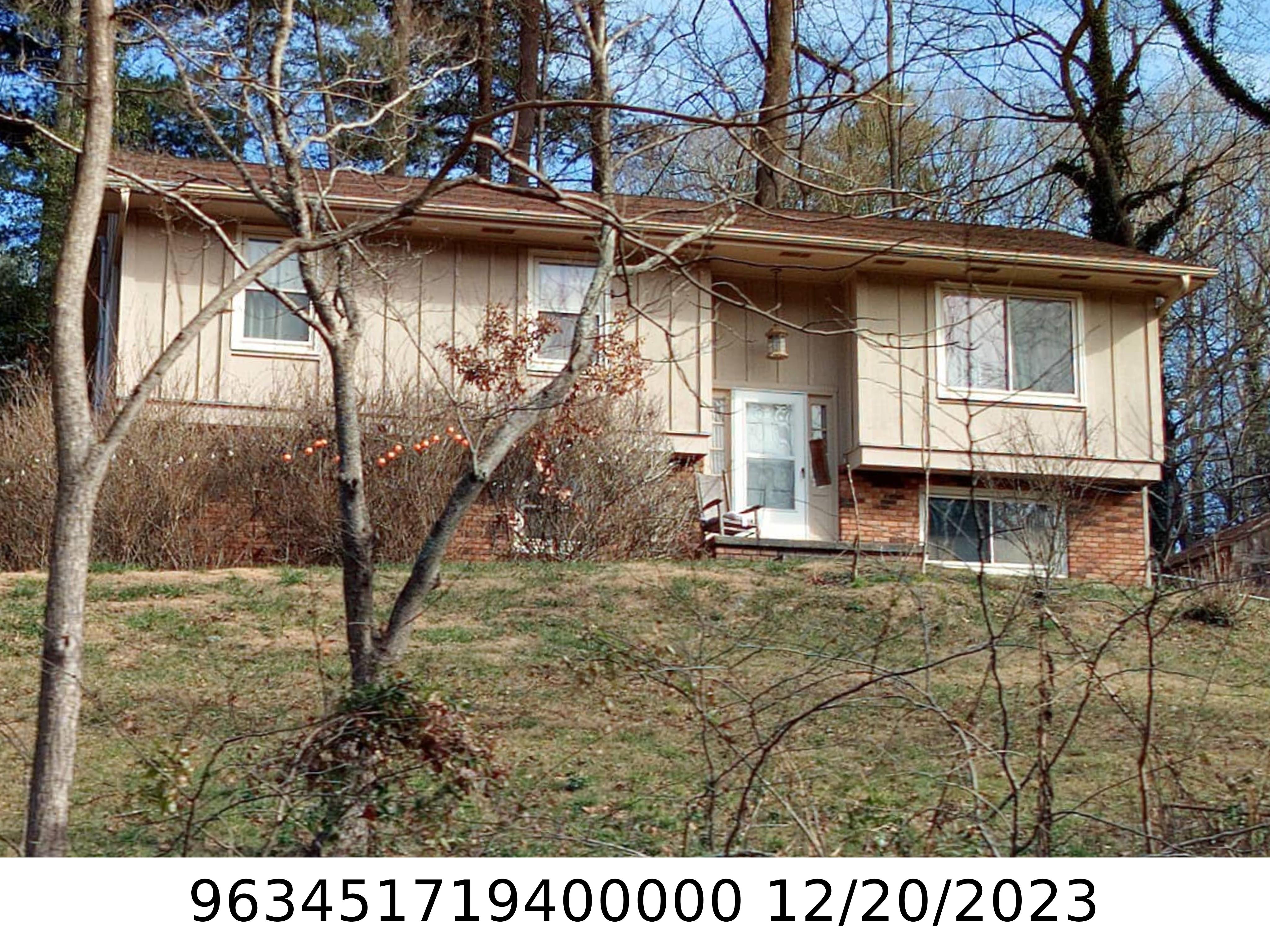 A picture of the property located at 11 GLEN VALLEY DR, ARDEN NC 28704.