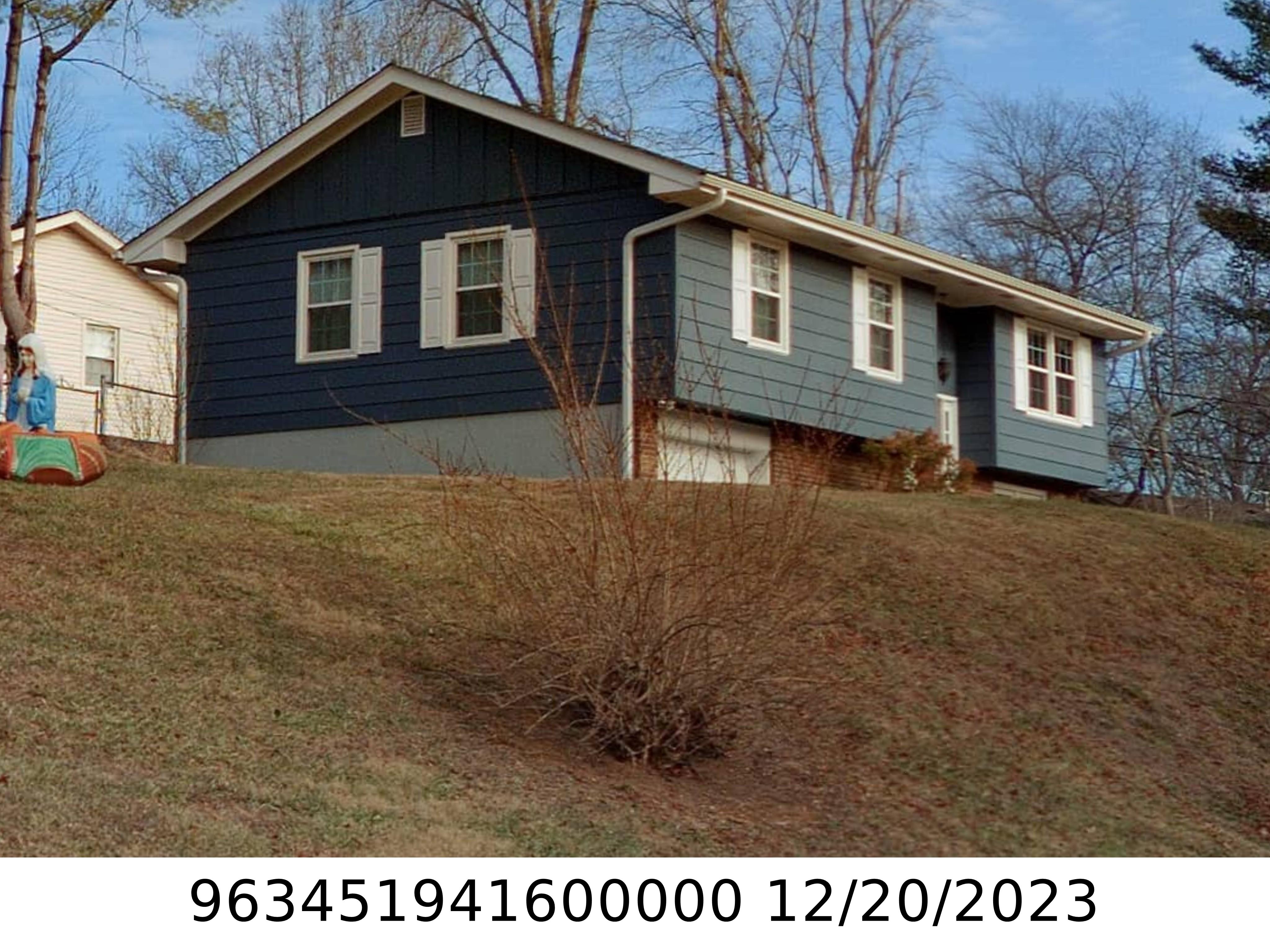 A picture of the property located at 8 GLEN VALLEY DR, ARDEN NC 28704.