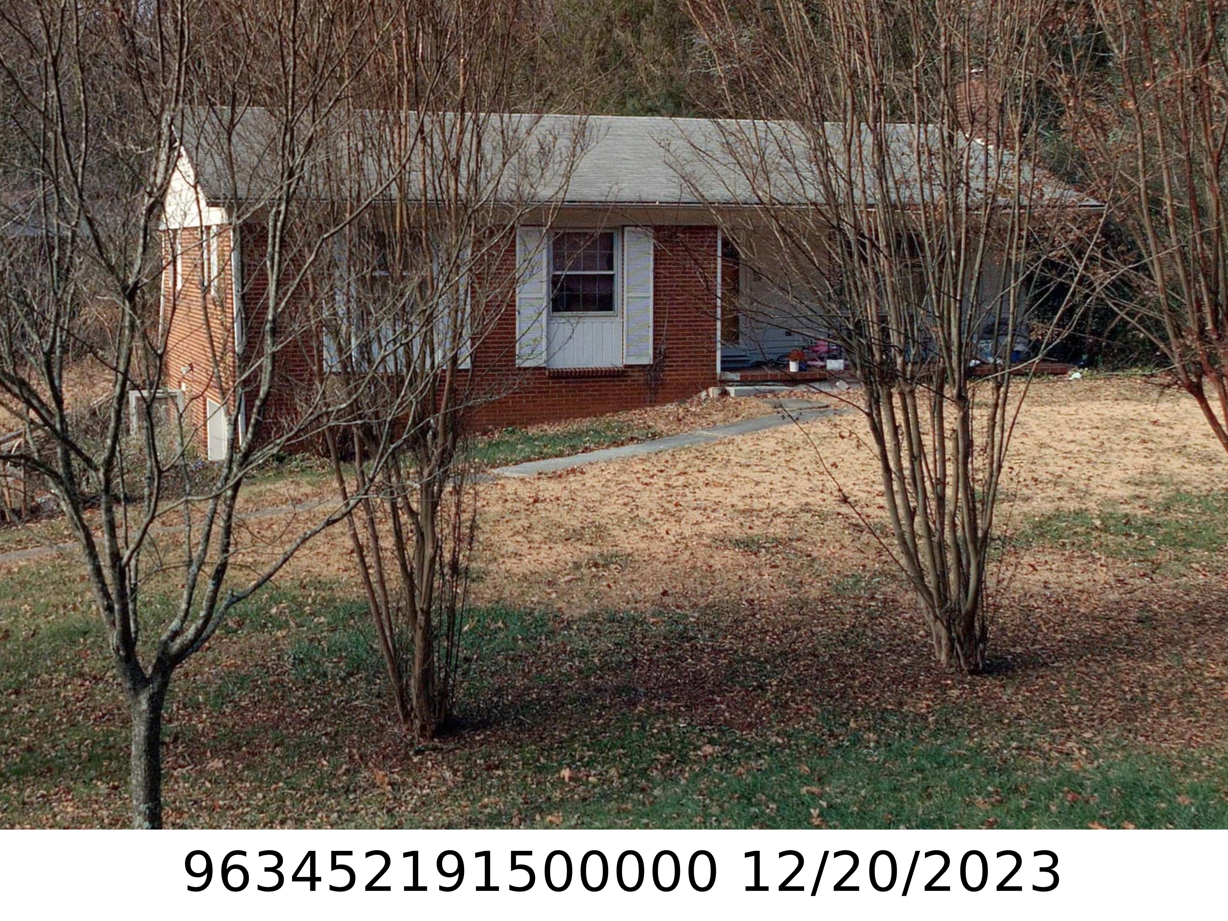 A picture of the property located at 1 LAUREL PARK DR, ARDEN NC 28704.