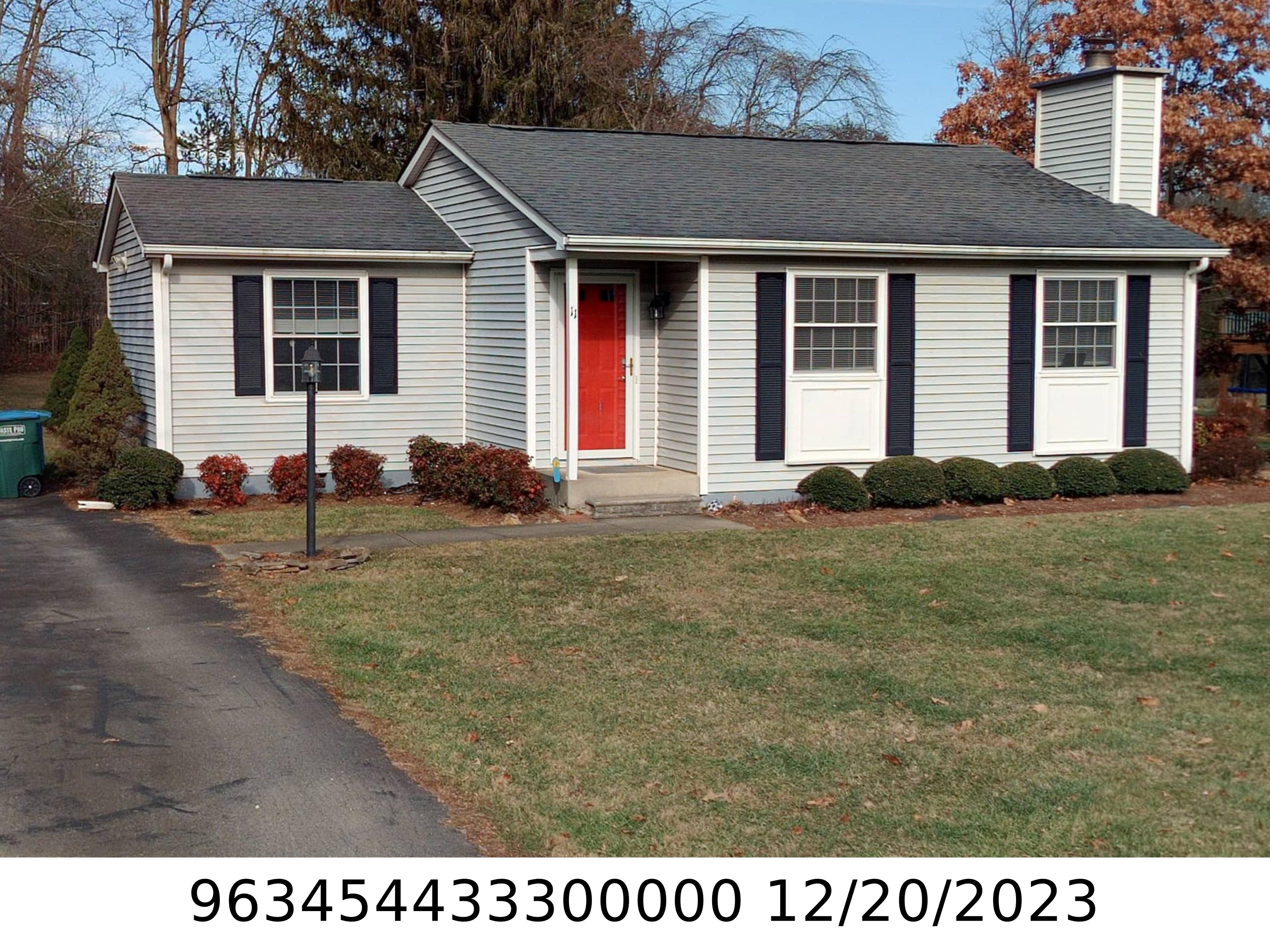 A picture of the property located at 11 CLOVERNOOK DR, ARDEN NC 28704.