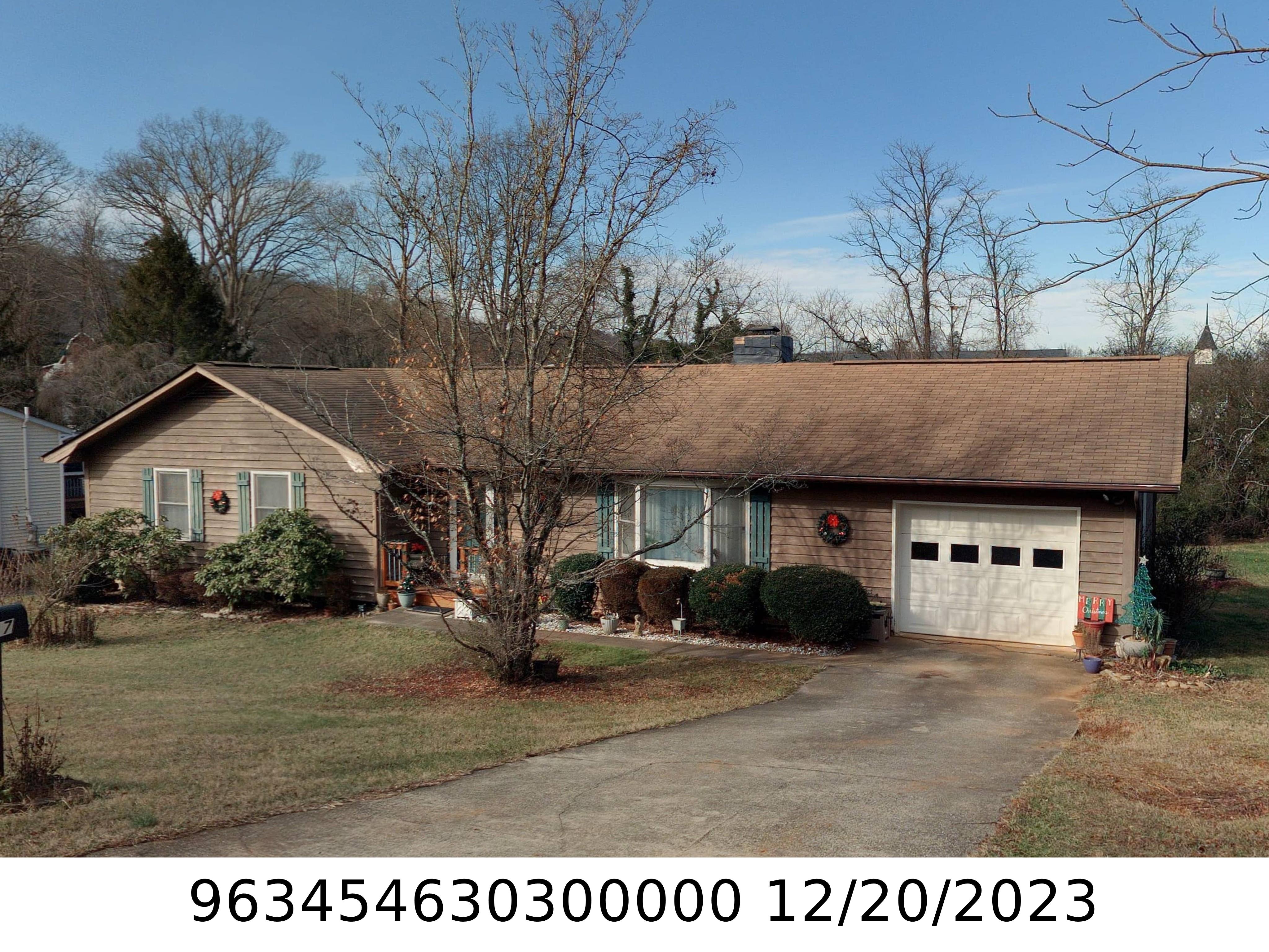 A picture of the property located at 17 CLOVERNOOK DR, ARDEN NC 28704.