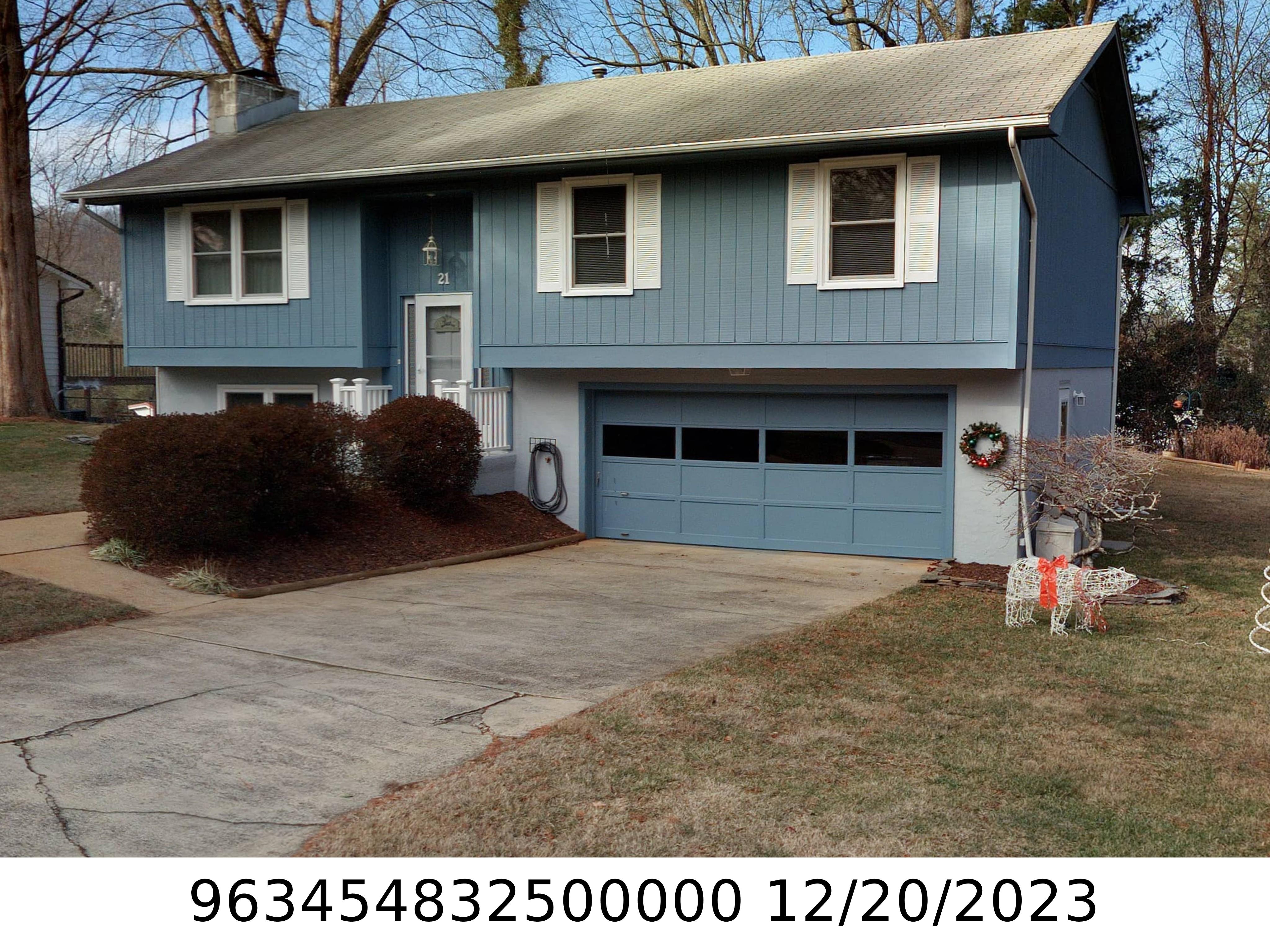 A picture of the property located at 21 CLOVERNOOK DR, ARDEN NC 28704.