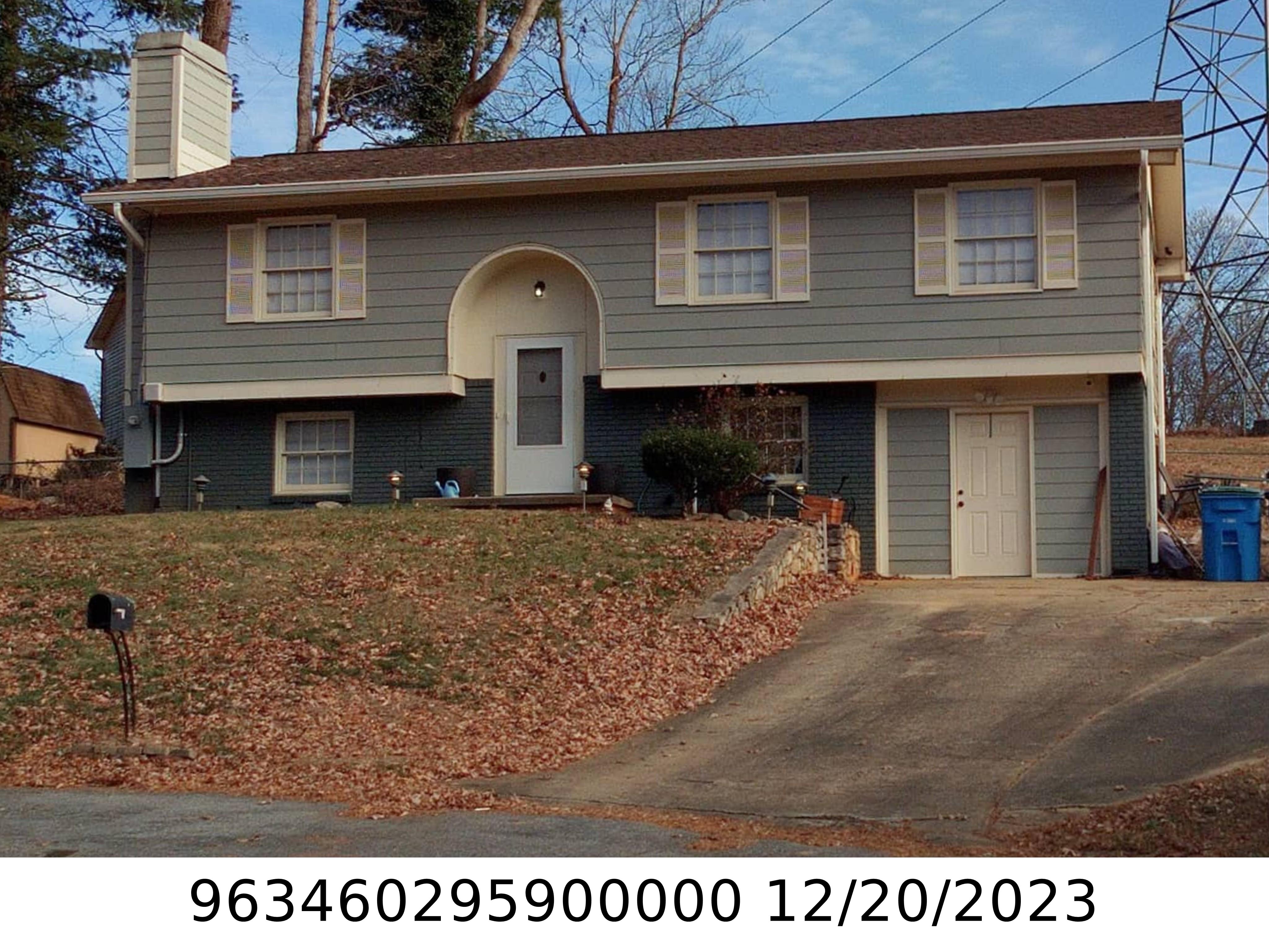 A picture of the property located at 21 S RIDGE PL, ARDEN NC 28704.
