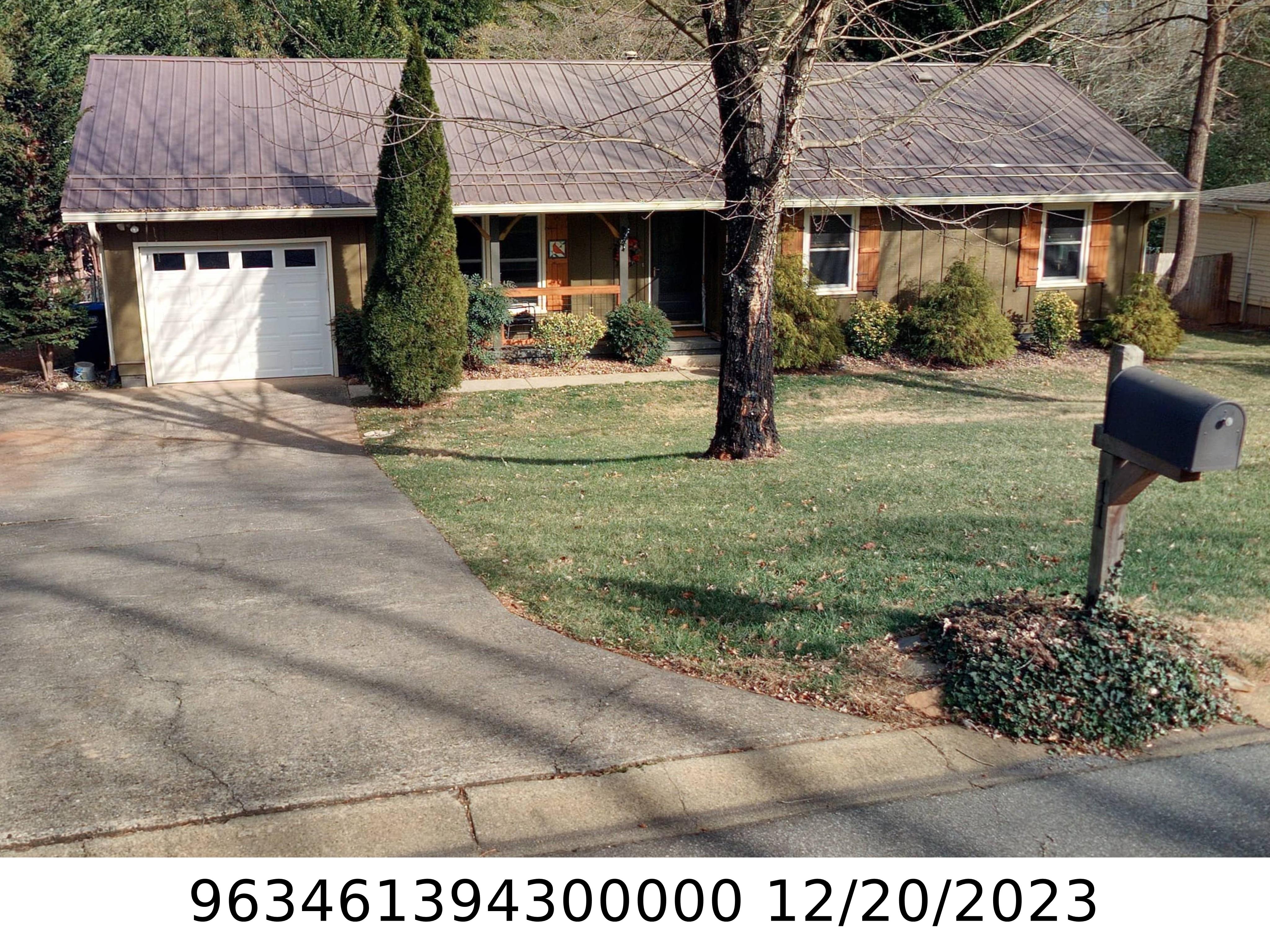A picture of the property located at 11 FIELDSTONE CT, ARDEN NC 28704.