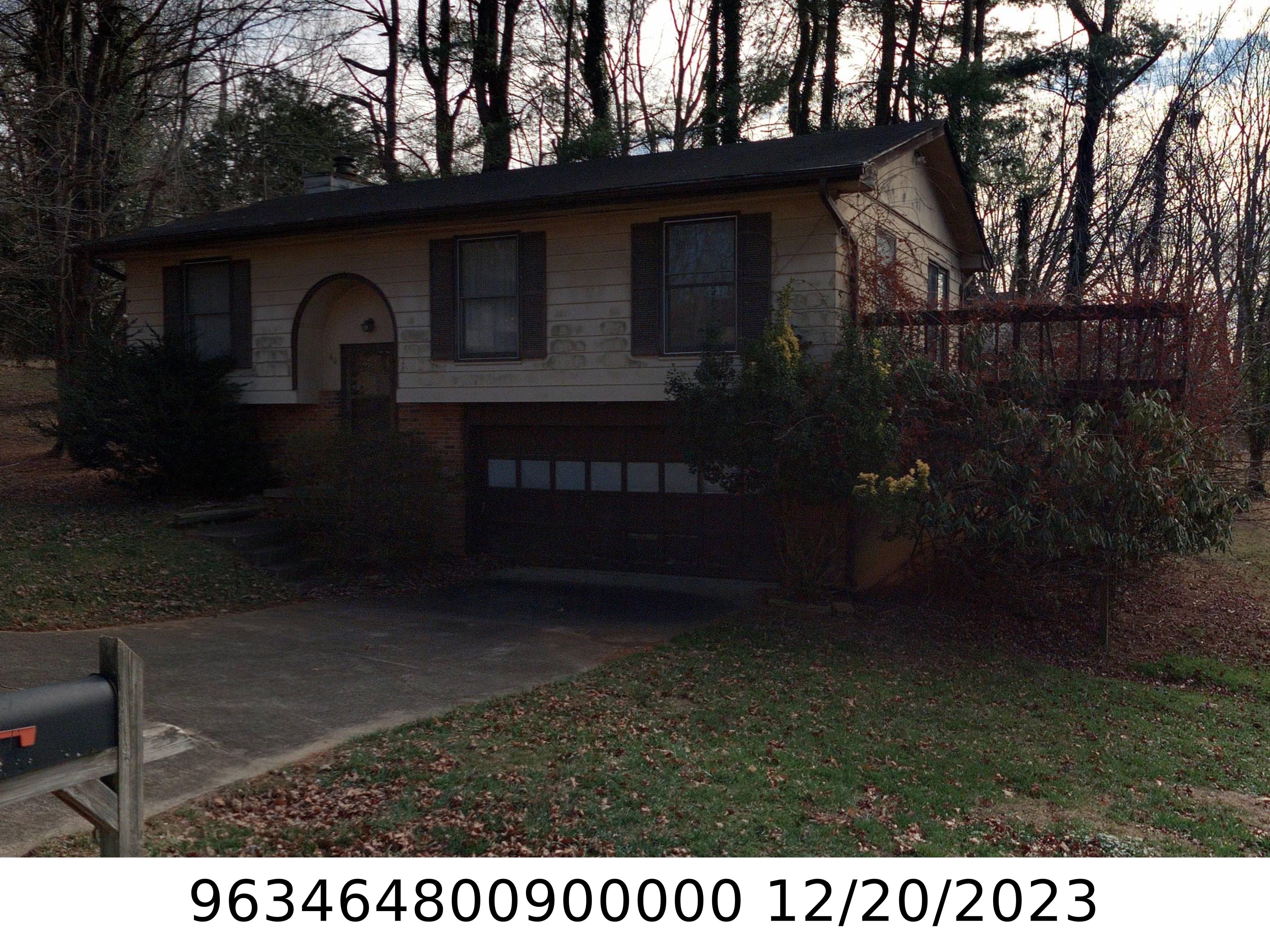 A picture of the property located at 40 CLOVERNOOK DR, ARDEN NC 28704.