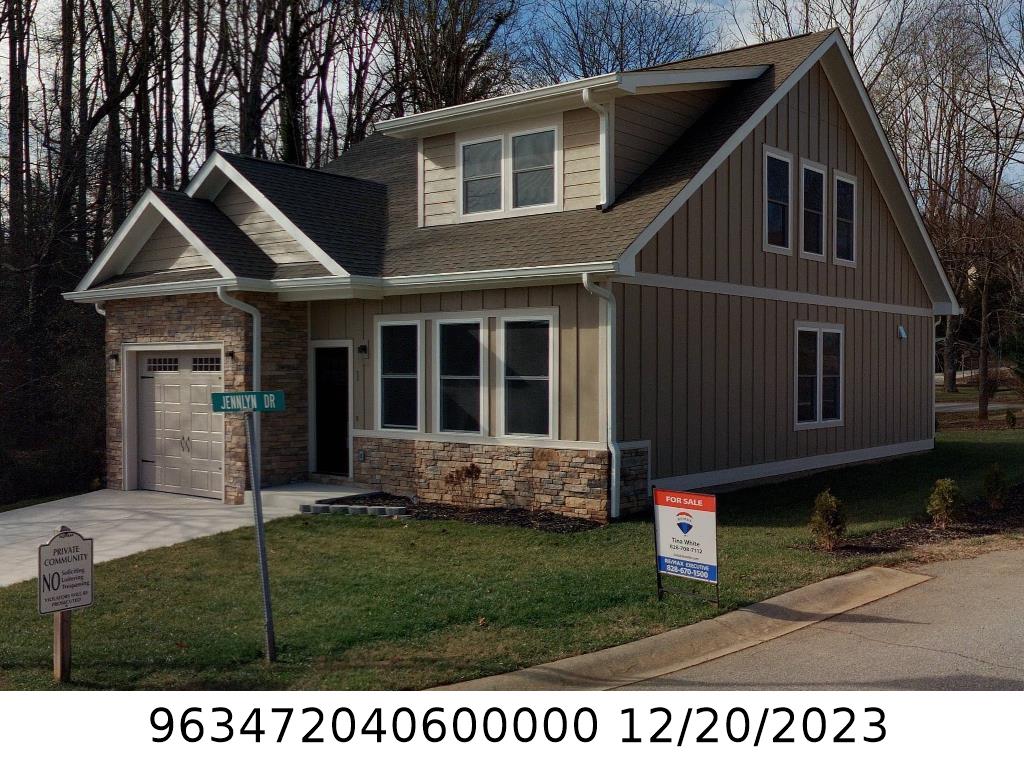 A picture of the property located at 1 JENNLYNN DR, ARDEN NC 28704.