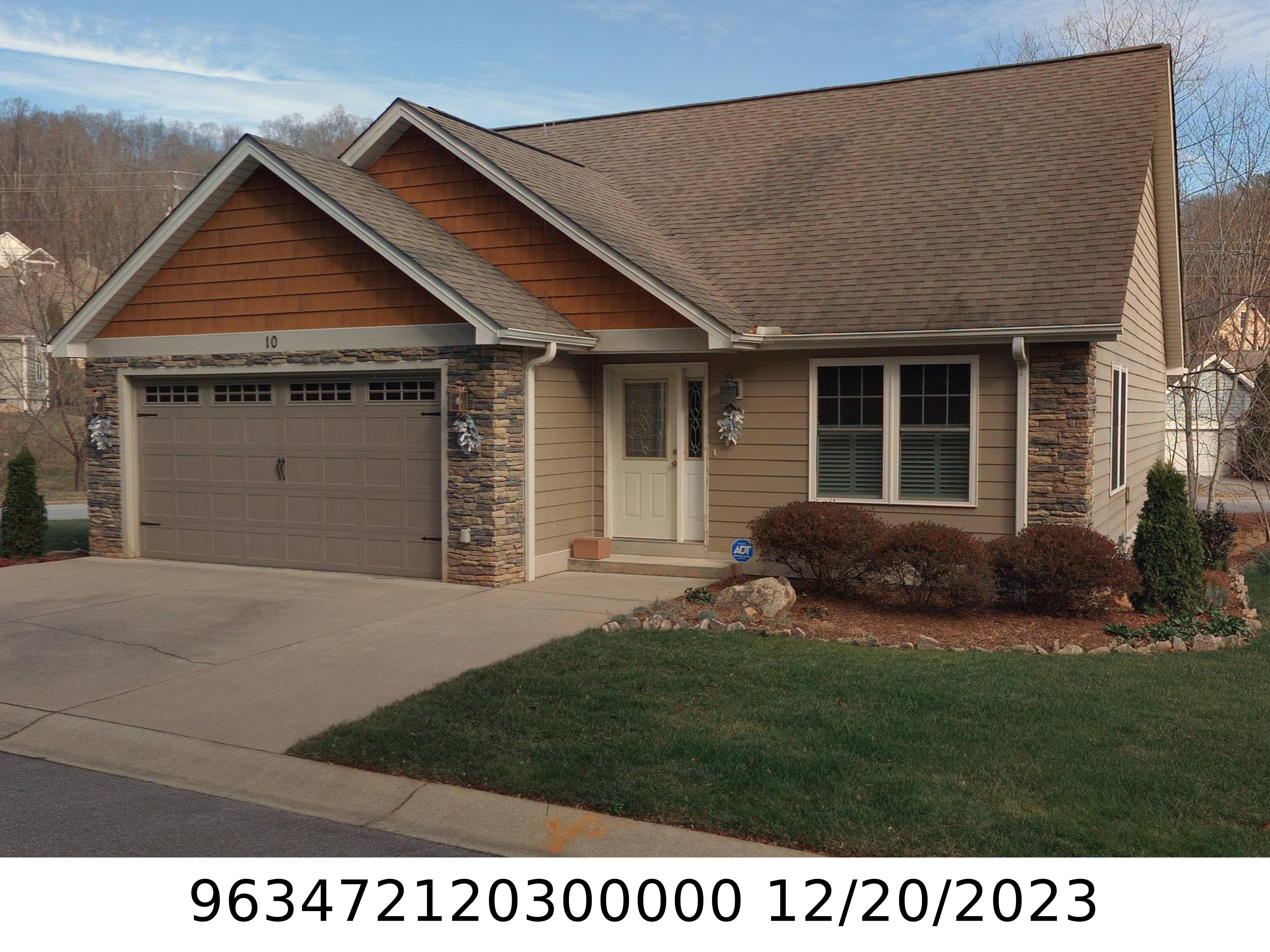 A picture of the property located at 10 JENNLYNN DR, ARDEN NC 28704.