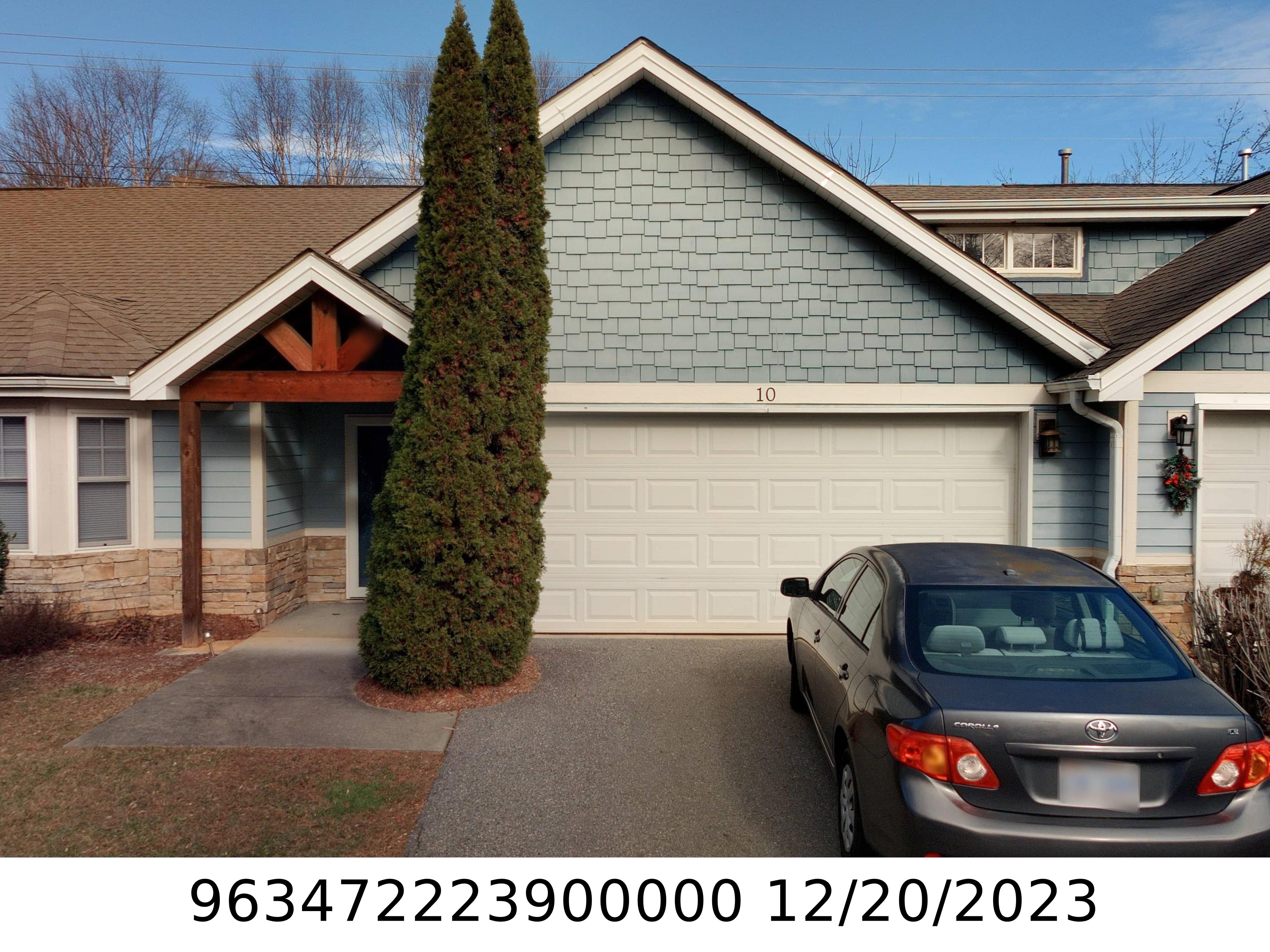 A picture of the property located at 10 KAYLOR DR, ARDEN NC 28704.