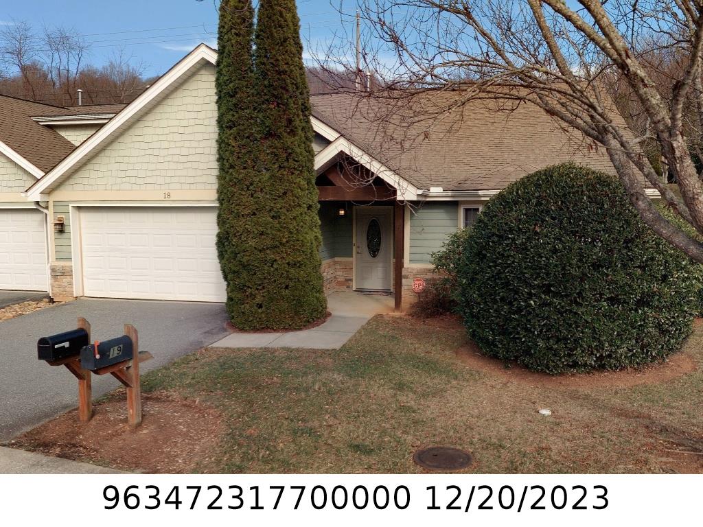 A picture of the property located at 18 KAYLOR DR, ARDEN NC 28704.