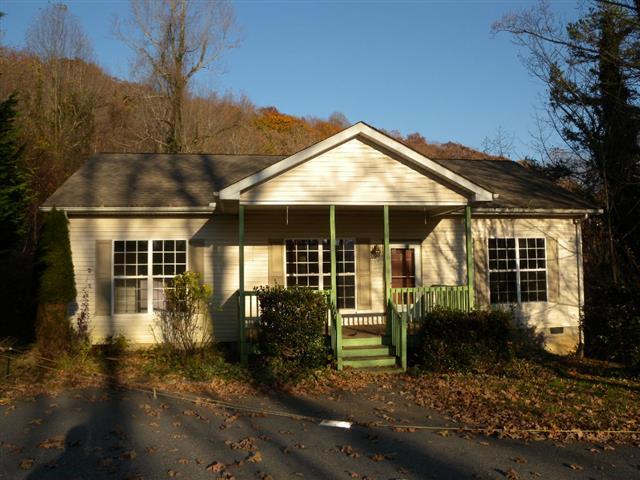 A picture of the property located at 9 WILDWOOD DR, ARDEN NC 28704.