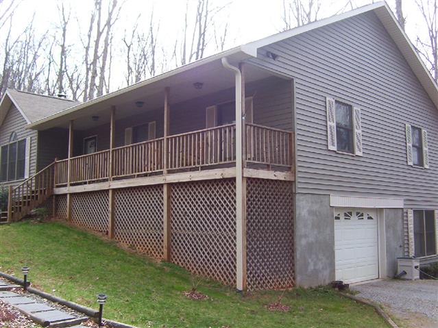 A picture of the property located at 21 W HAVEN LN, ARDEN NC 28704.