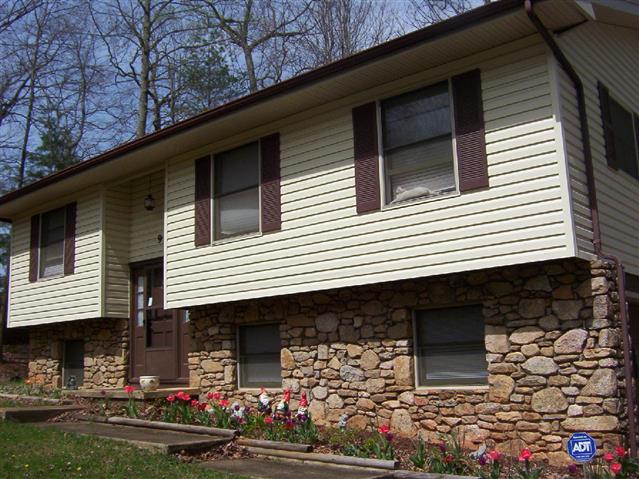 A picture of the property located at 9 SPRING VALLEY DR, ARDEN NC 28704.