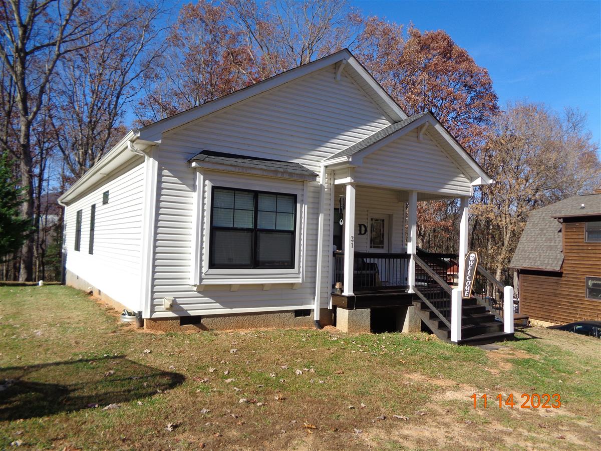 A picture of the property located at 31 ROCKWOOD LN, ARDEN NC 28704.