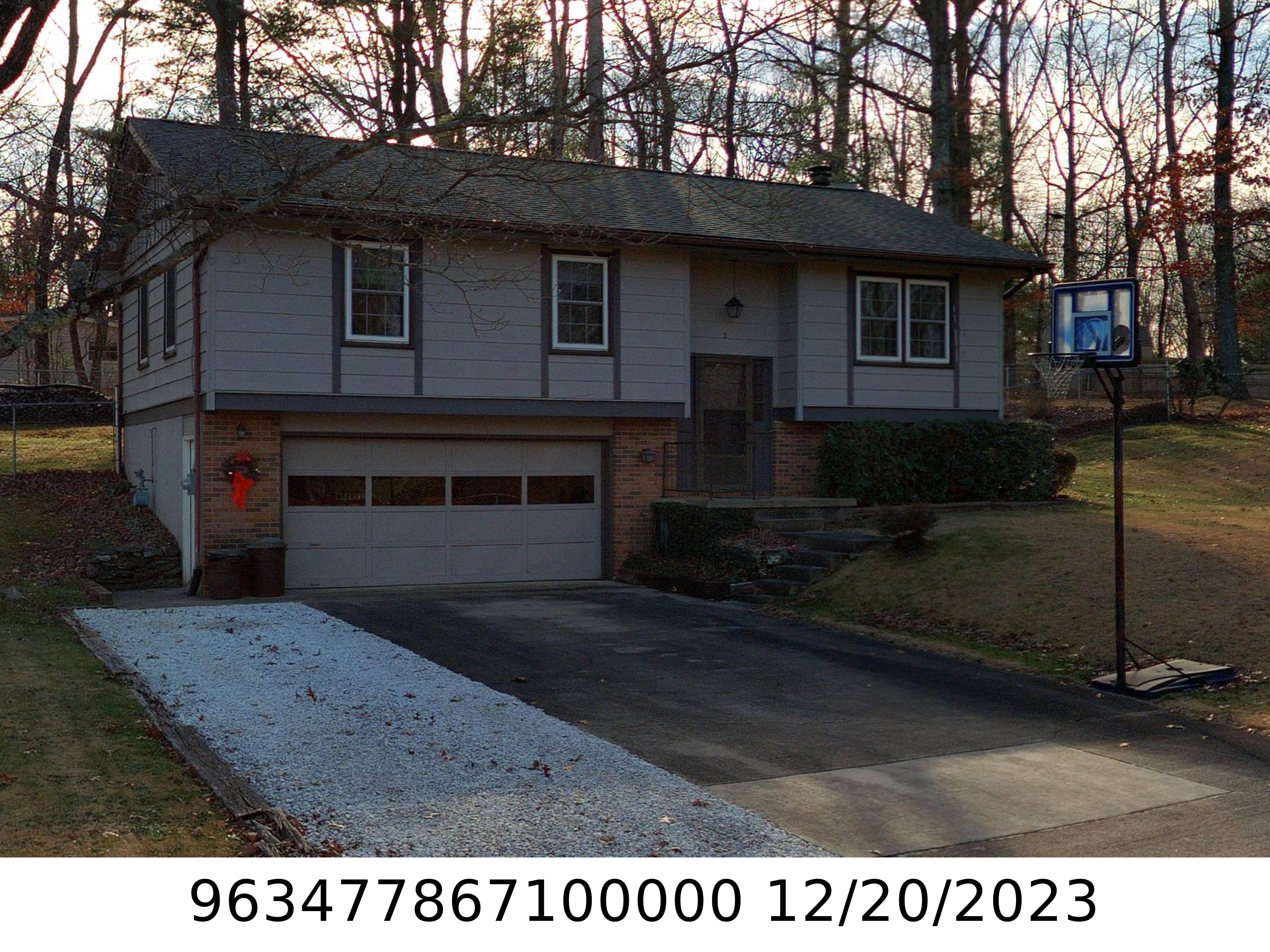 A picture of the property located at 3 ROCKWOOD LN, ARDEN NC 28704.
