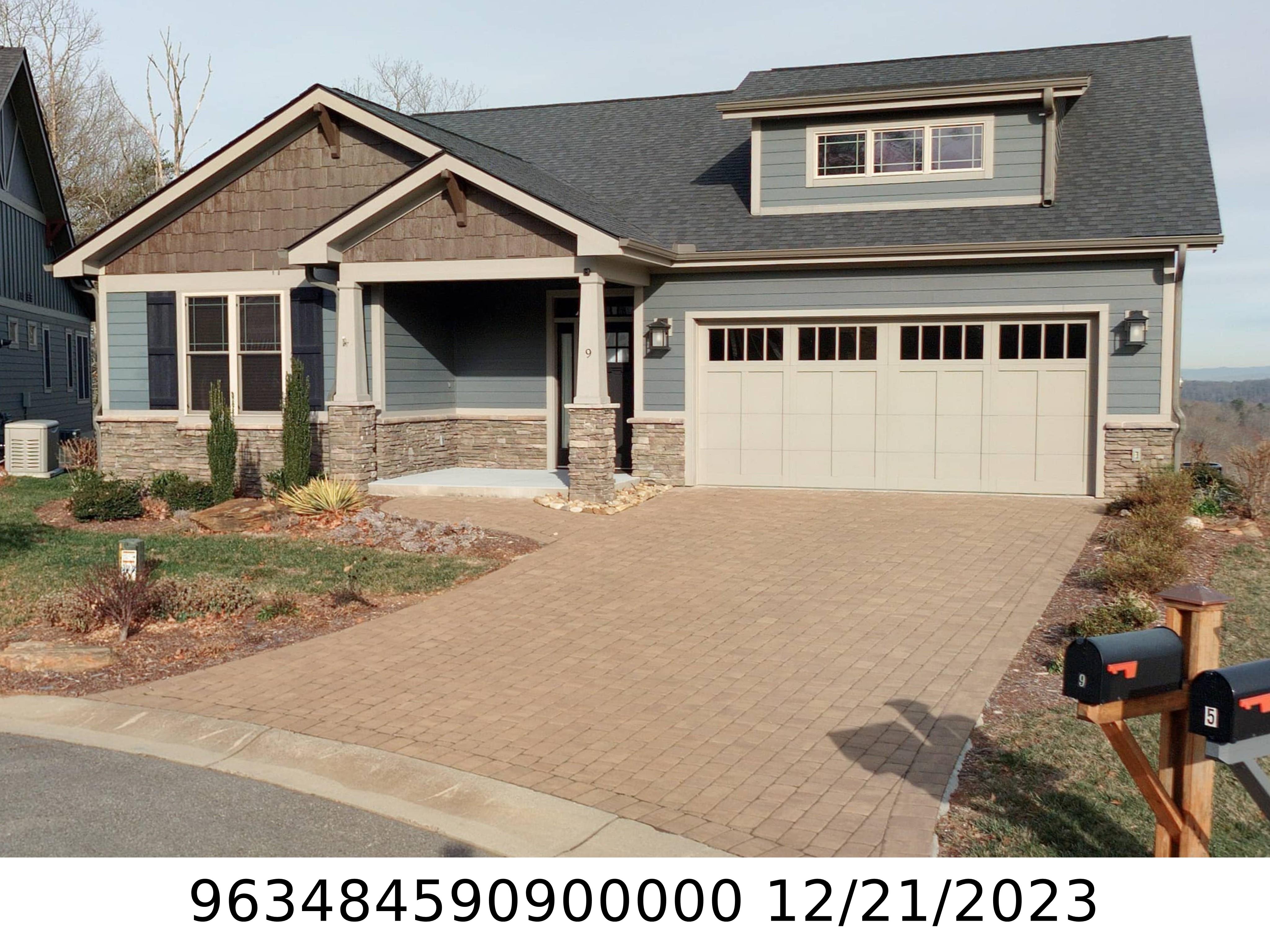 A picture of the property located at 9 LIFESTYLE CT, ARDEN NC 28704.