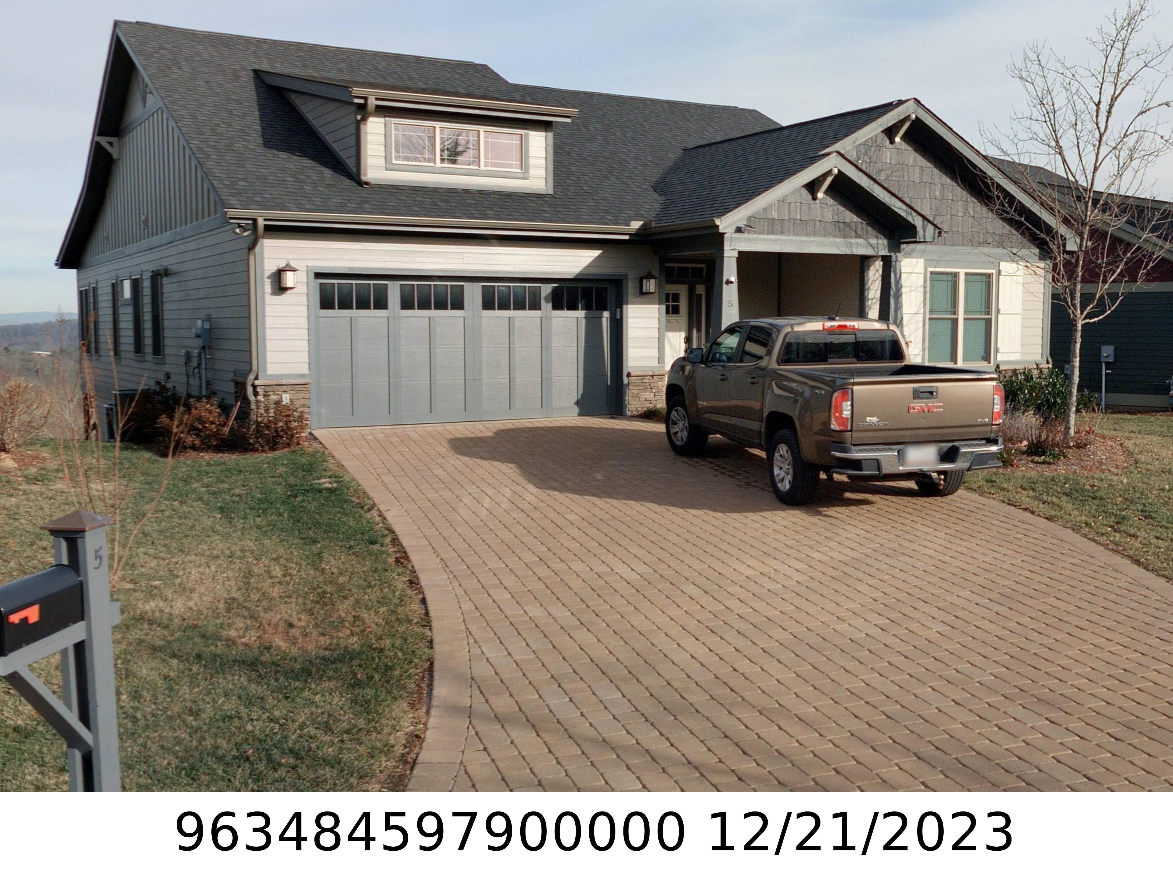 A picture of the property located at 5 LIFESTYLE CT, ARDEN NC 28704.