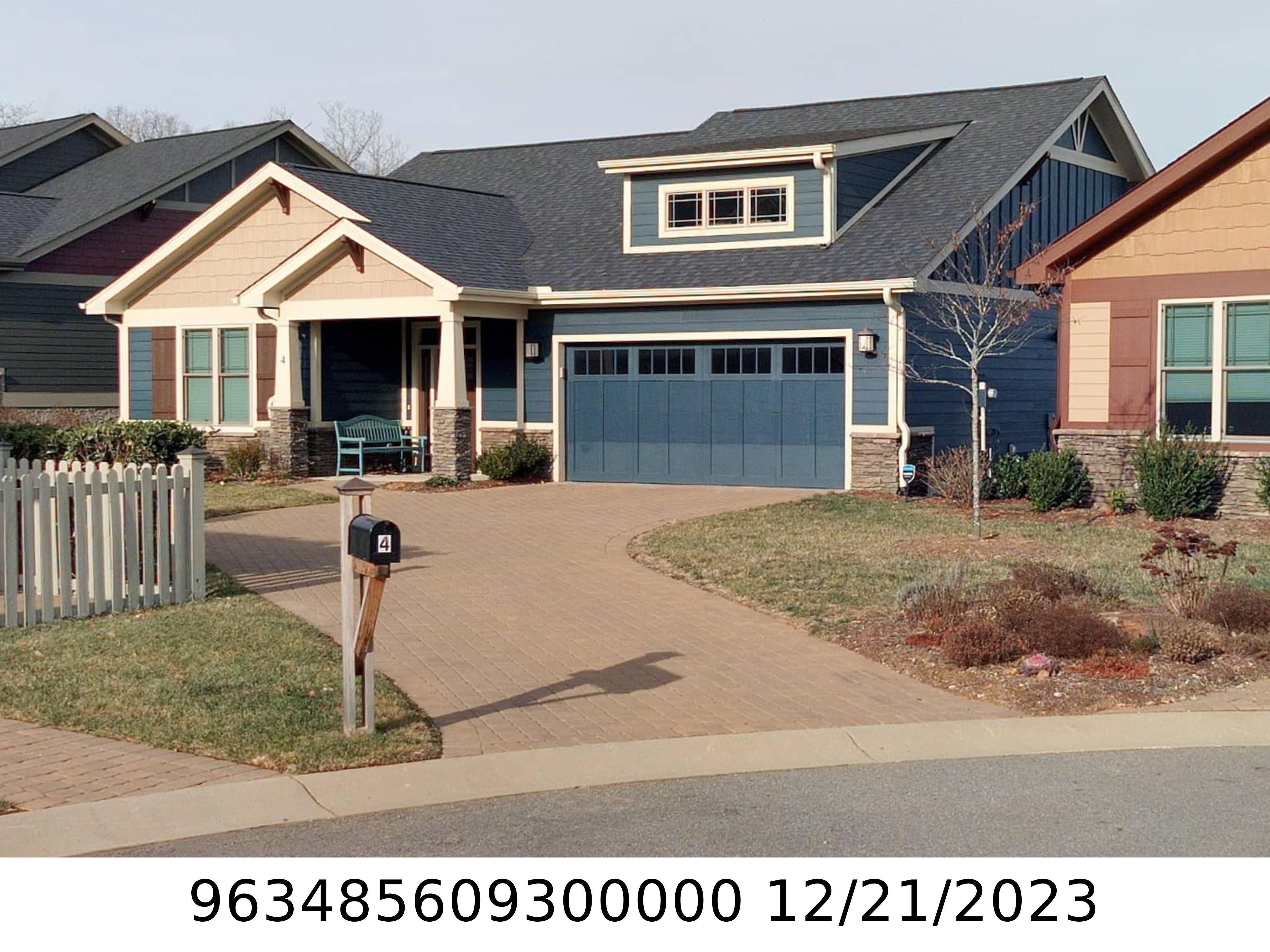 A picture of the property located at 4 PINNACLE CREST CIR, ARDEN NC 28704.