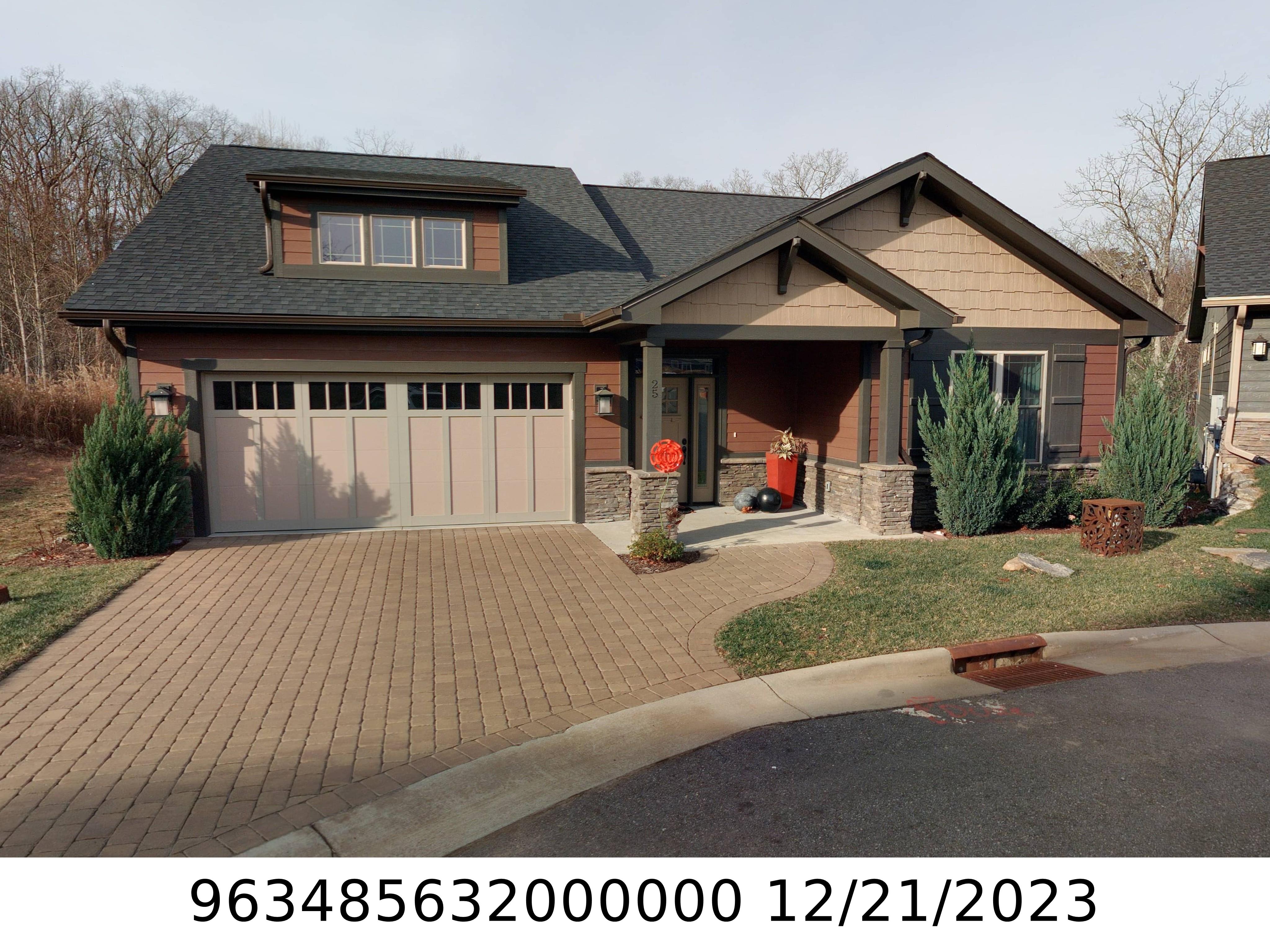 A picture of the property located at 25 CRAFTSMAN OVERLOOK RDG, ARDEN NC 28704.