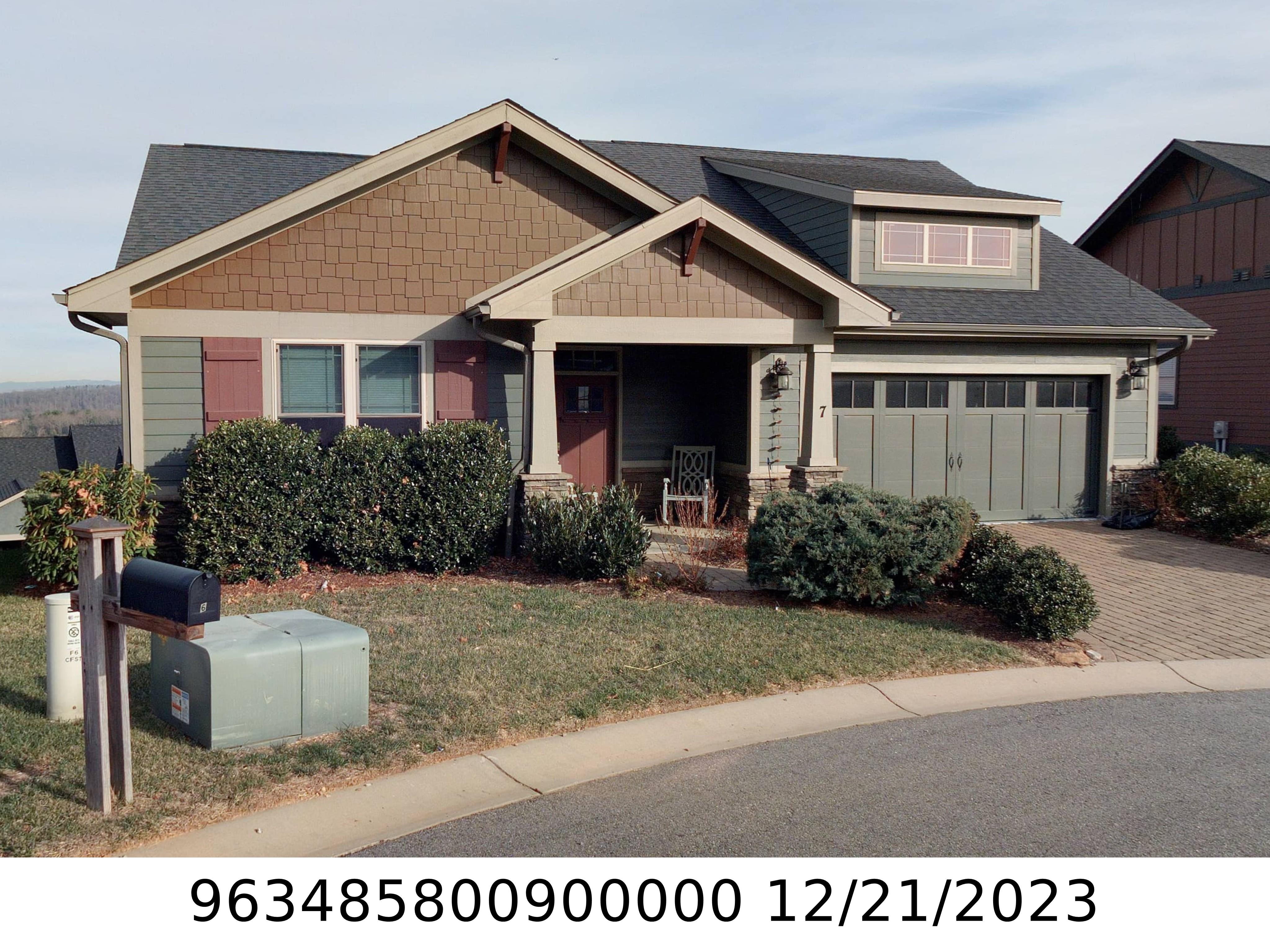 A picture of the property located at 7 PINNACLE CREST CIR, ARDEN NC 28704.