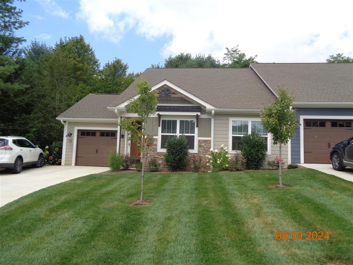 A picture of the property located at 12 HEARTLEAF CIR, ARDEN NC 28704.