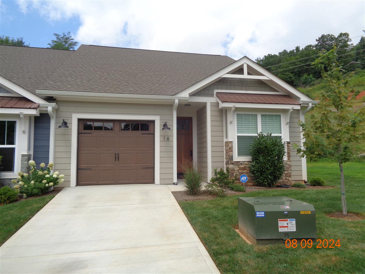 A picture of the property located at 16 HEARTLEAF CIR, ARDEN NC 28704.