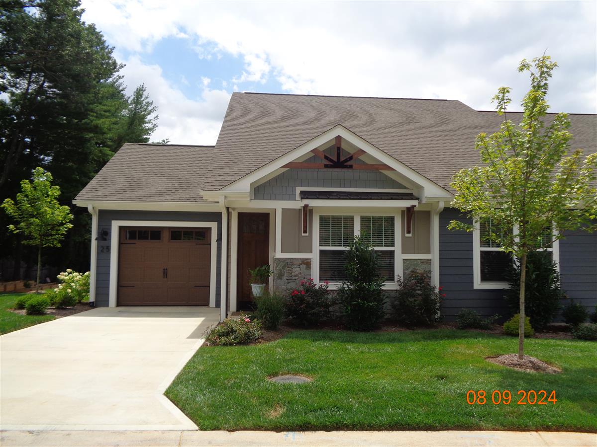 A picture of the property located at 25 HEARTLEAF CIR, ARDEN NC 28704.