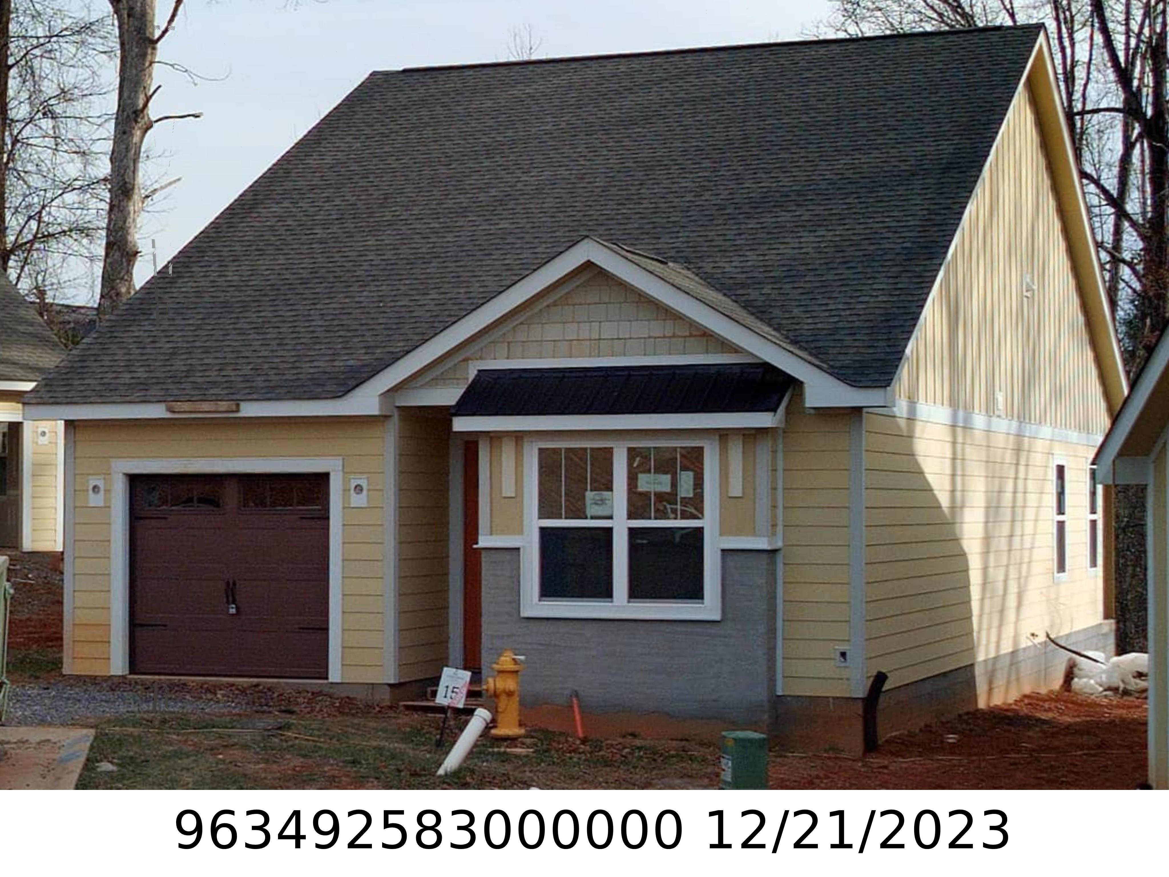 A picture of the property located at 33 HEARTLEAF CIR, ARDEN NC 28704.